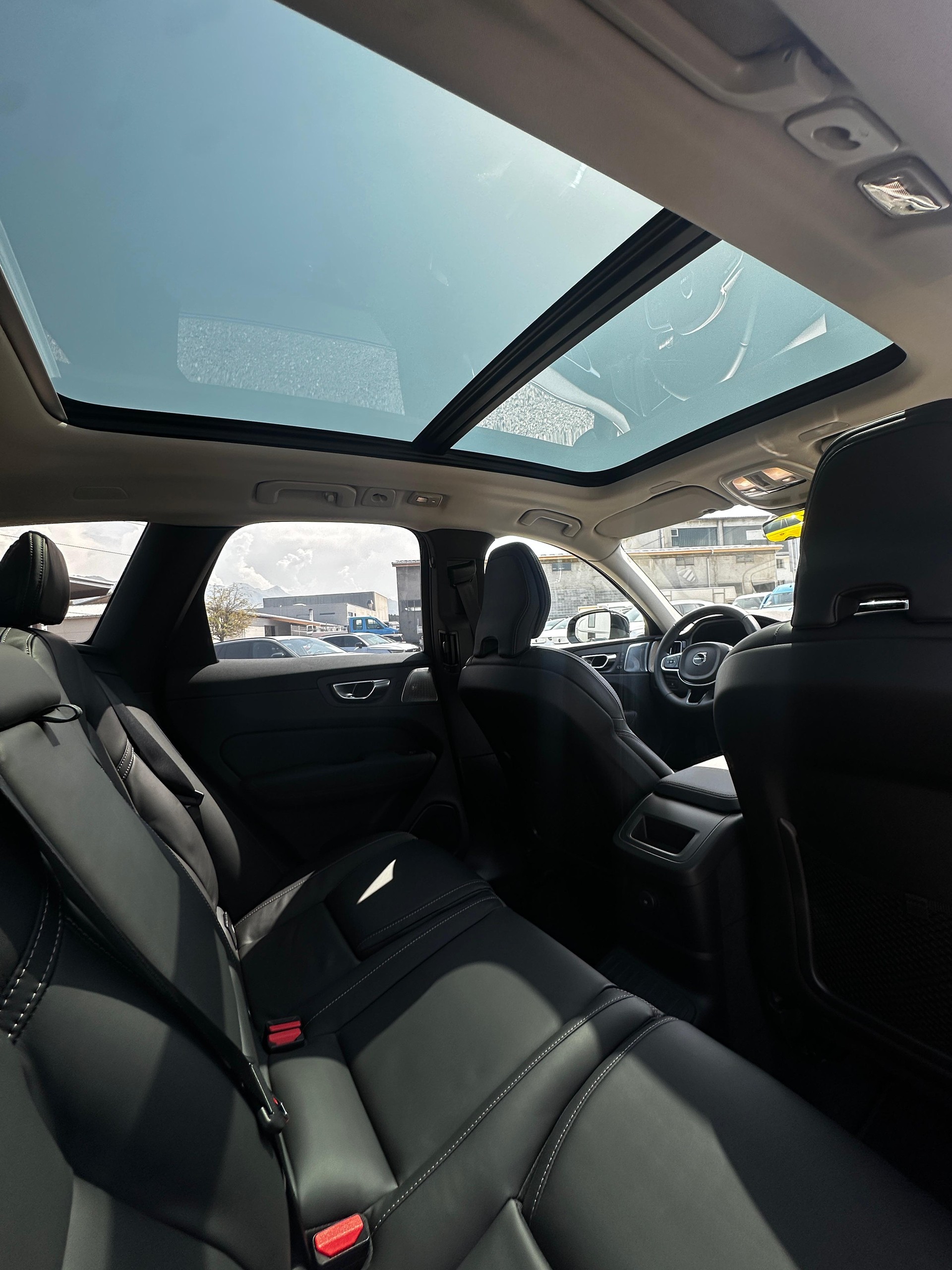 VOLVO XC60 2.0 T8 TE Ultra Dark eAWD-image-17