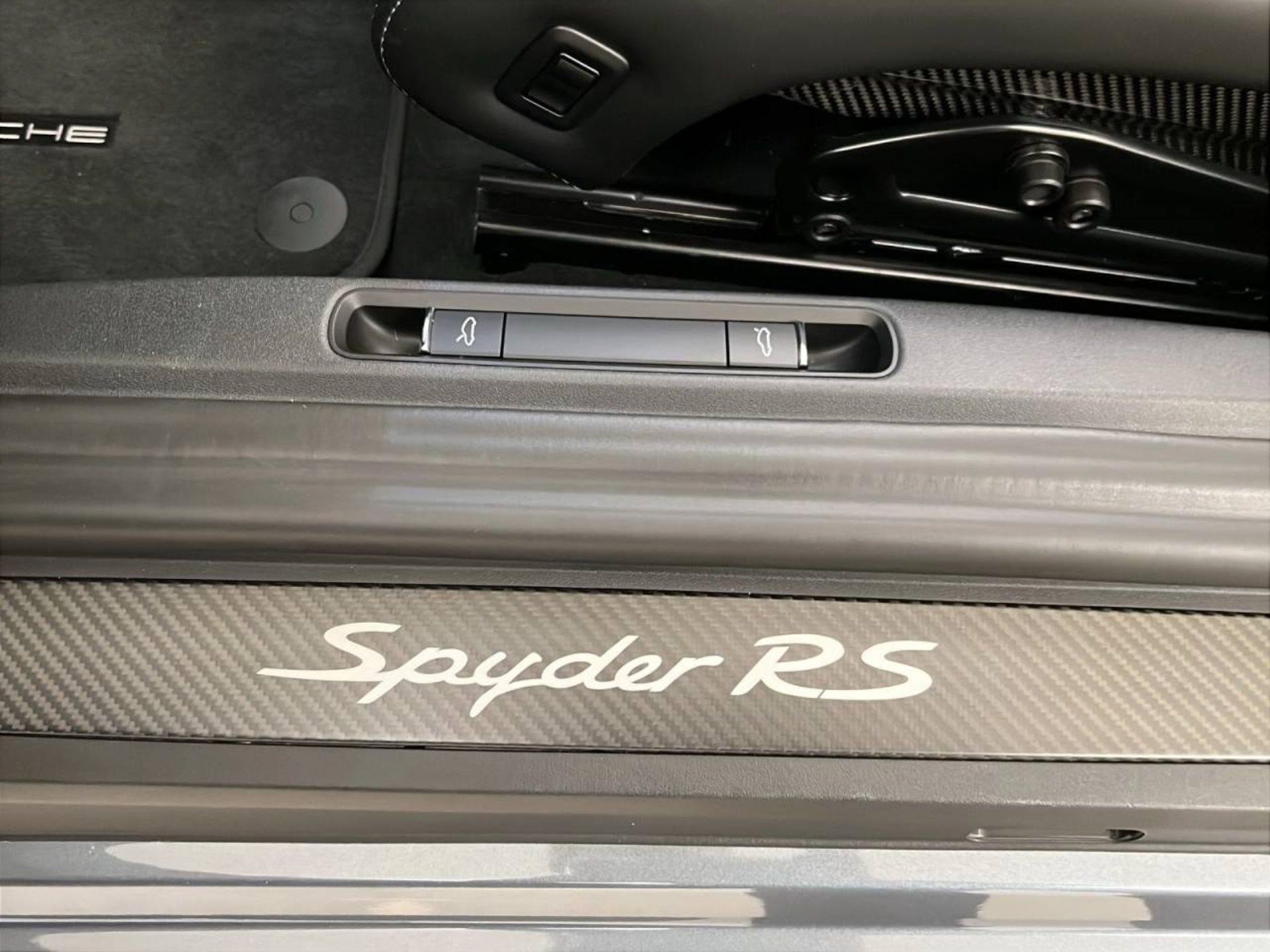 PORSCHE 718 Spyder RS-image-14