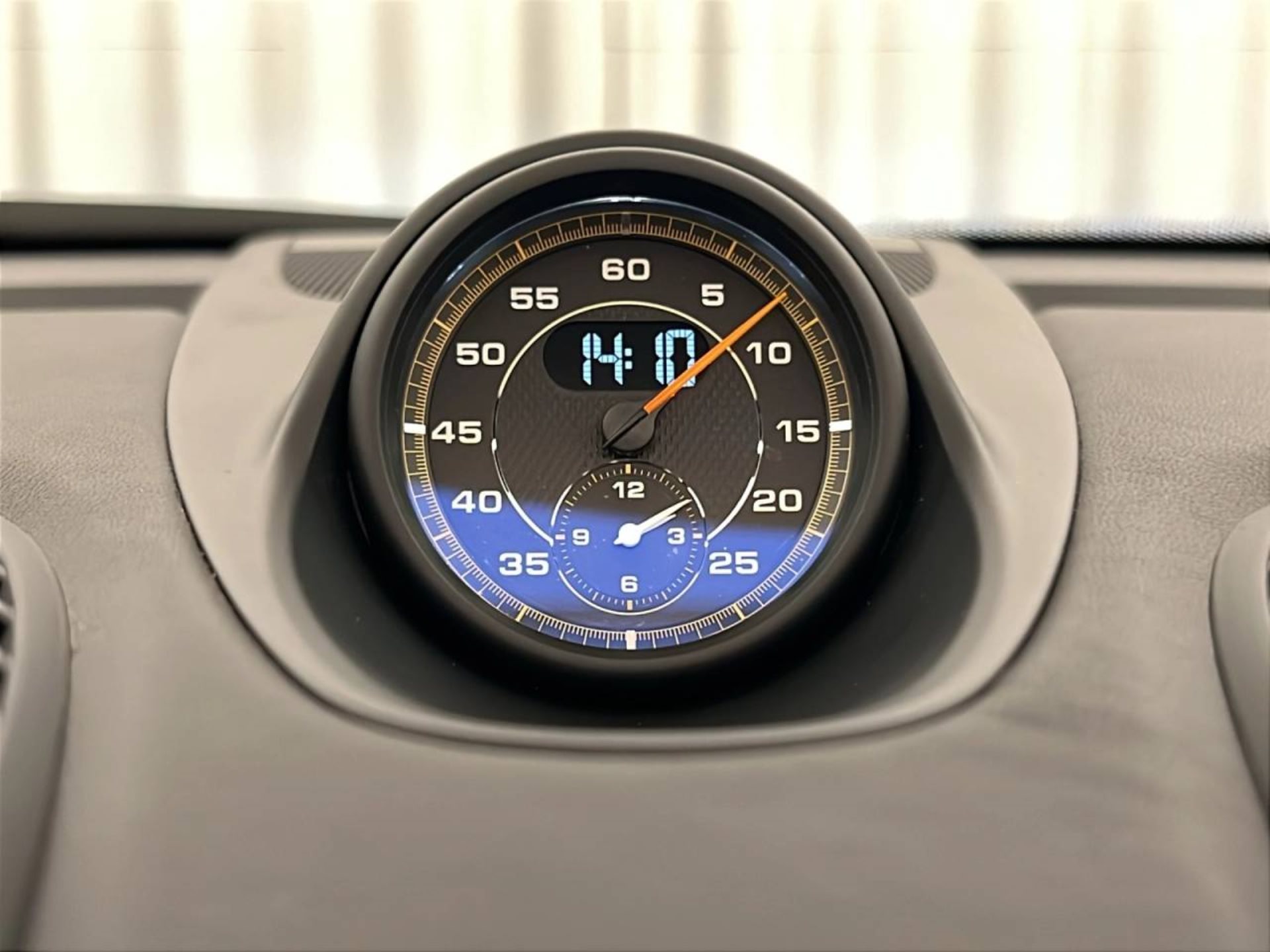 PORSCHE 718 Spyder RS-image-8