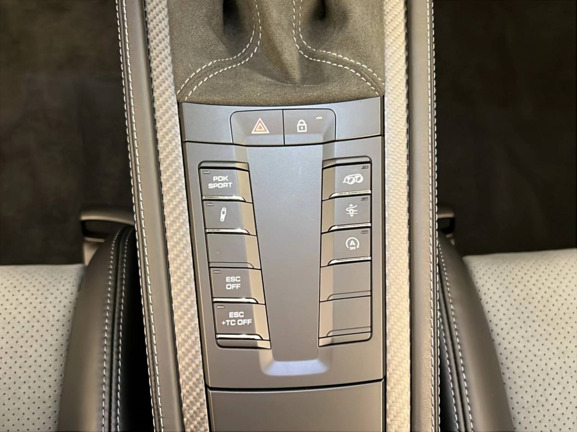 PORSCHE 718 Spyder RS-image-11