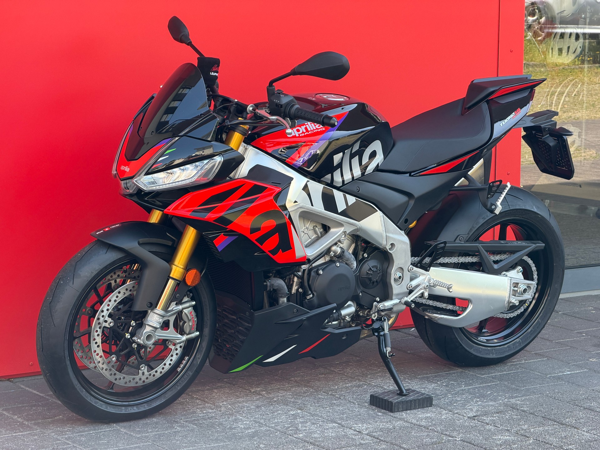 APRILIA Tuono V4 1100 Factory-image-5