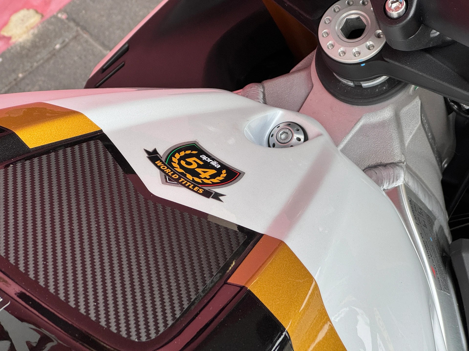 APRILIA Tuono V4 1100 Factory-image-4