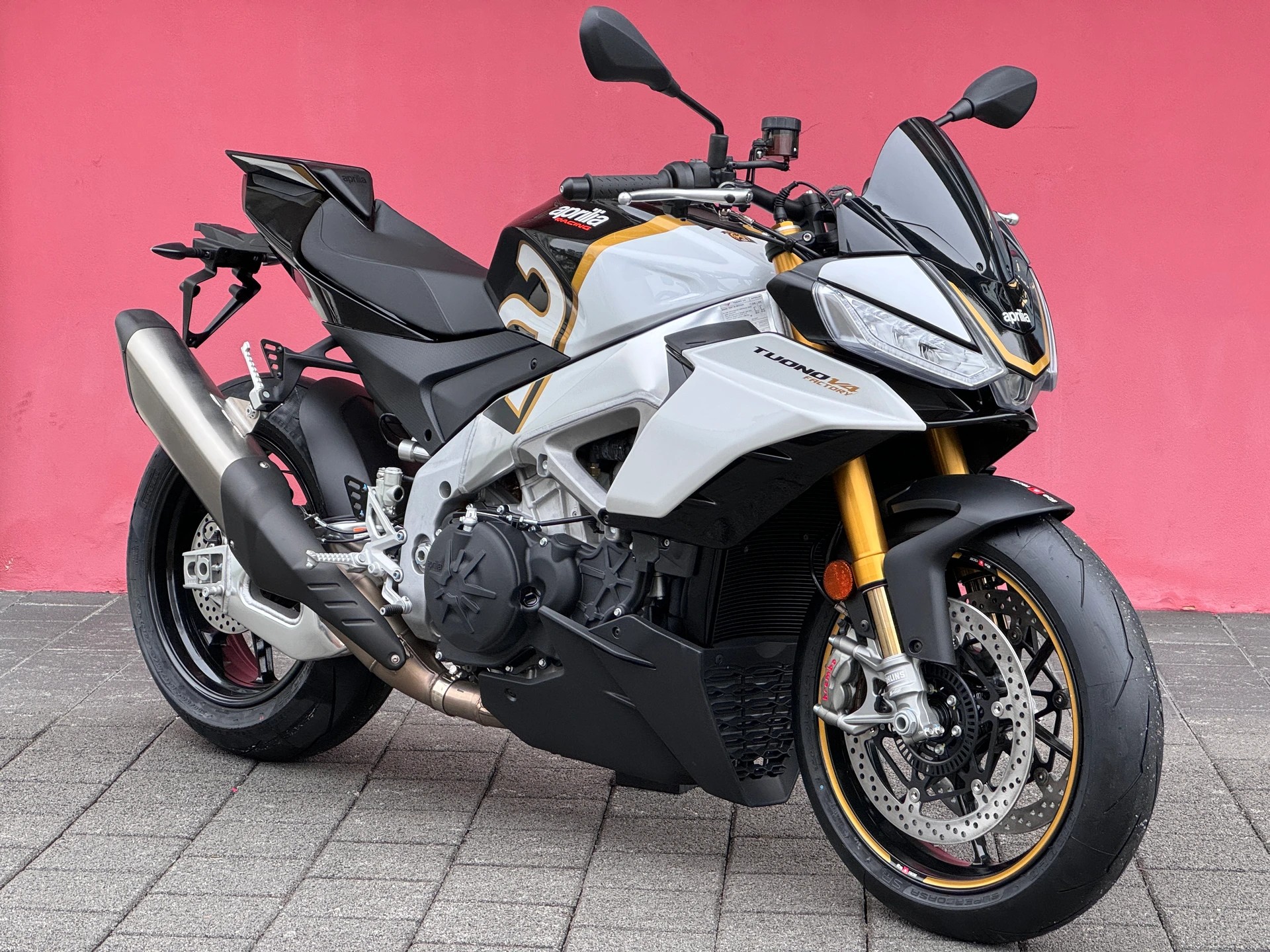 APRILIA Tuono V4 1100 Factory-image-8