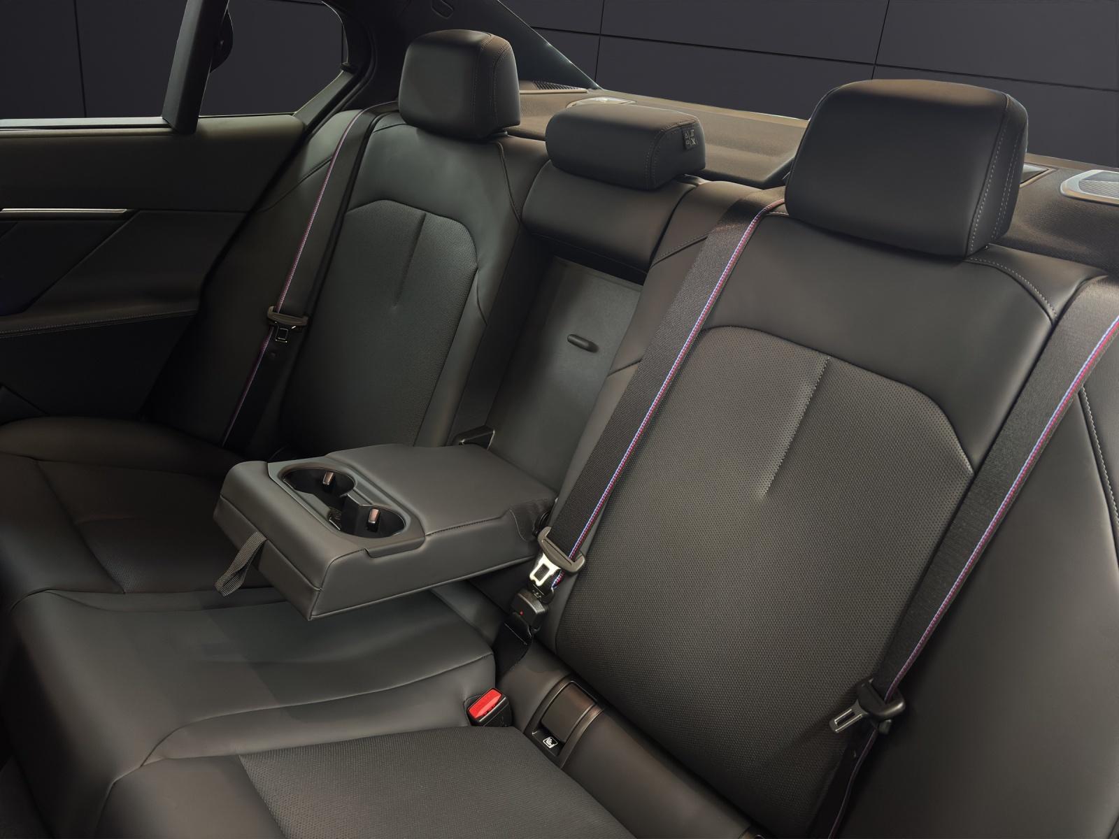 BMW M5 xDrive-image-11