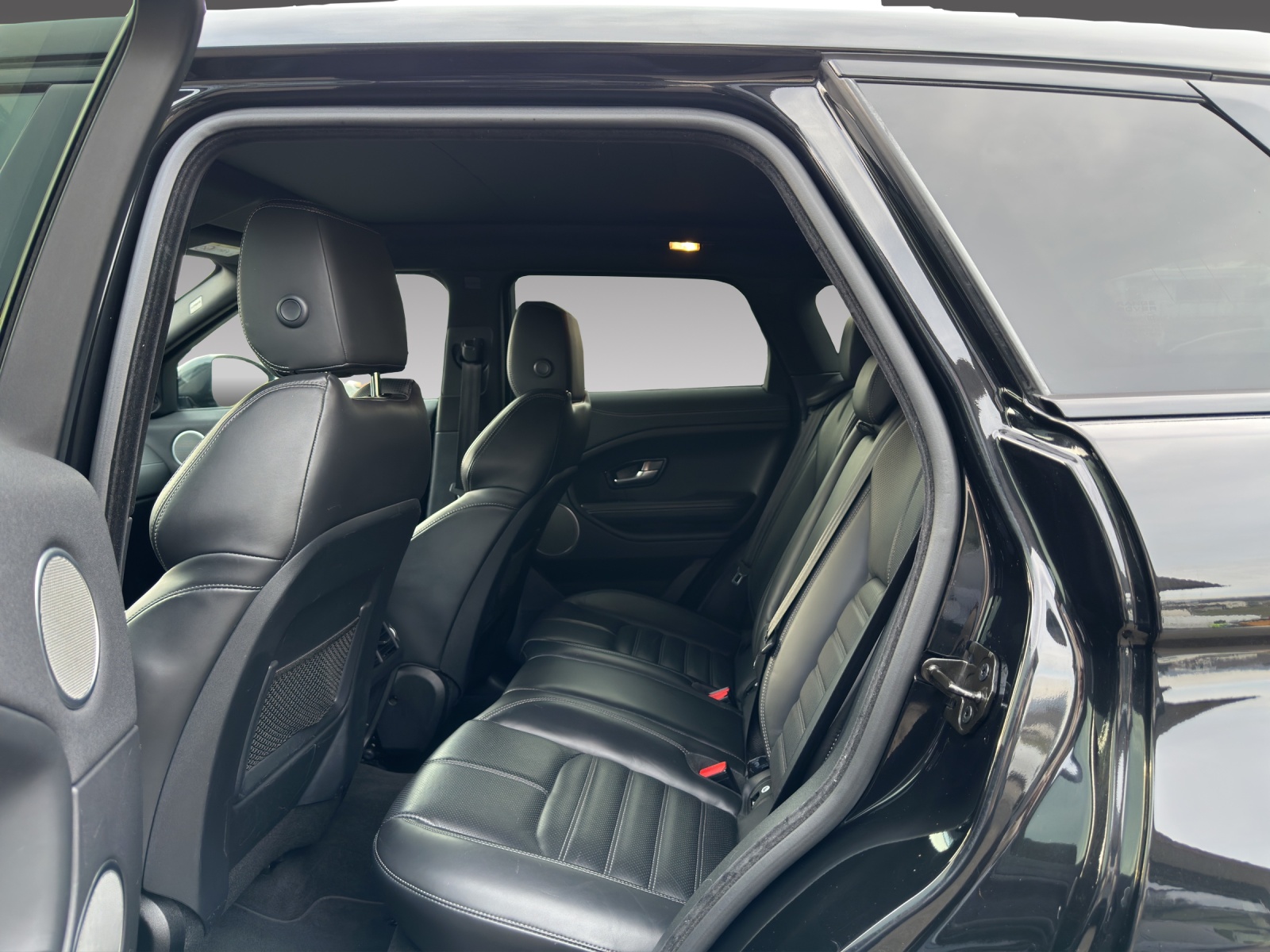 LAND ROVER Range Rover Evoque 2.0 TD4 SE Dynamic AT9-image-8
