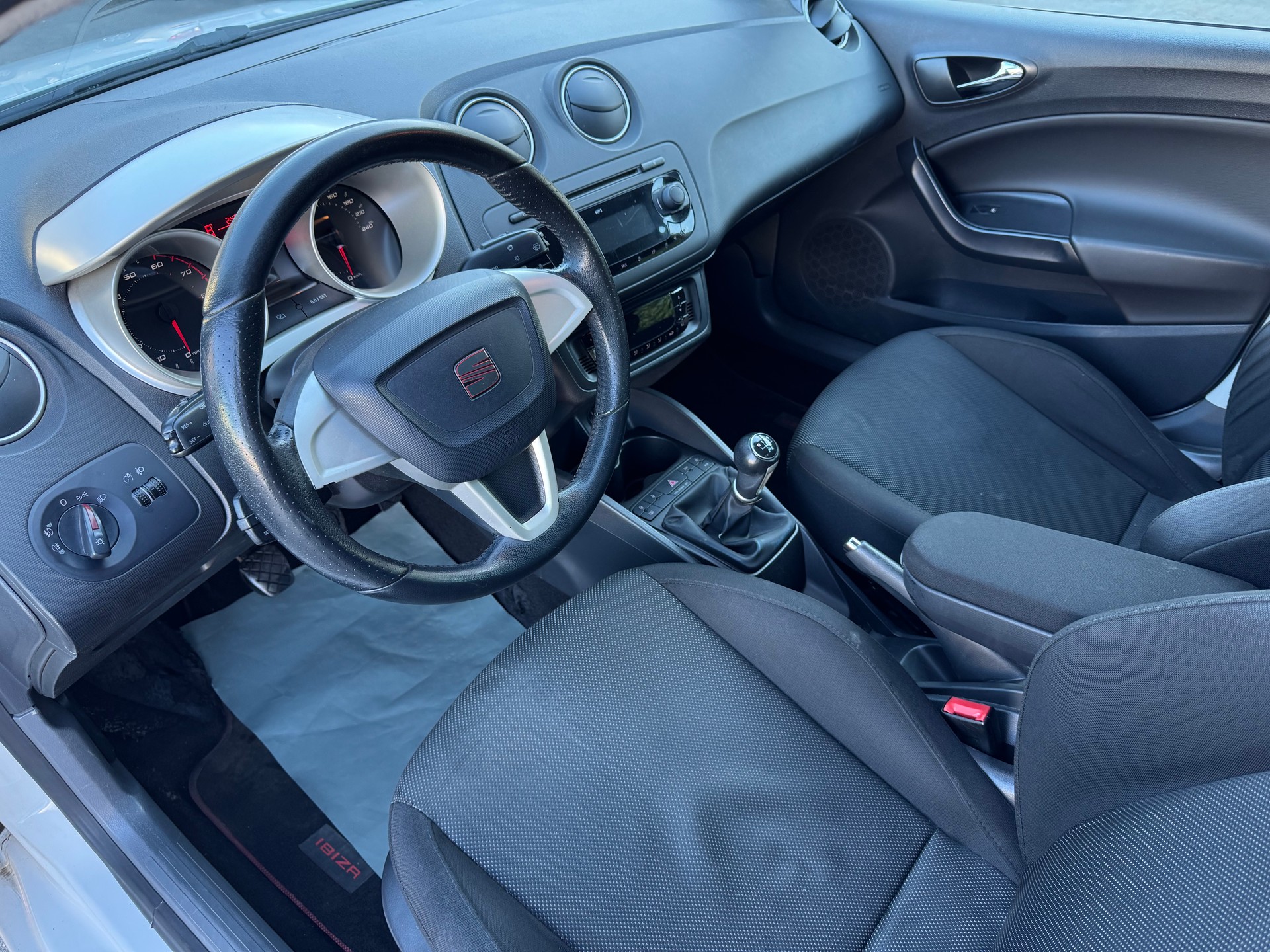 SEAT Ibiza 1.6 Style-image-9