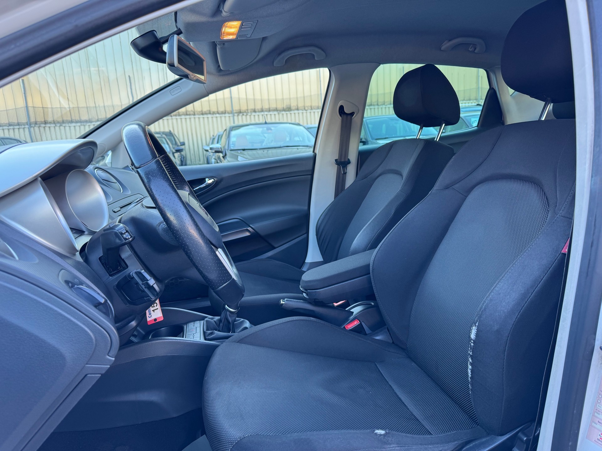 SEAT Ibiza 1.6 Style-image-8