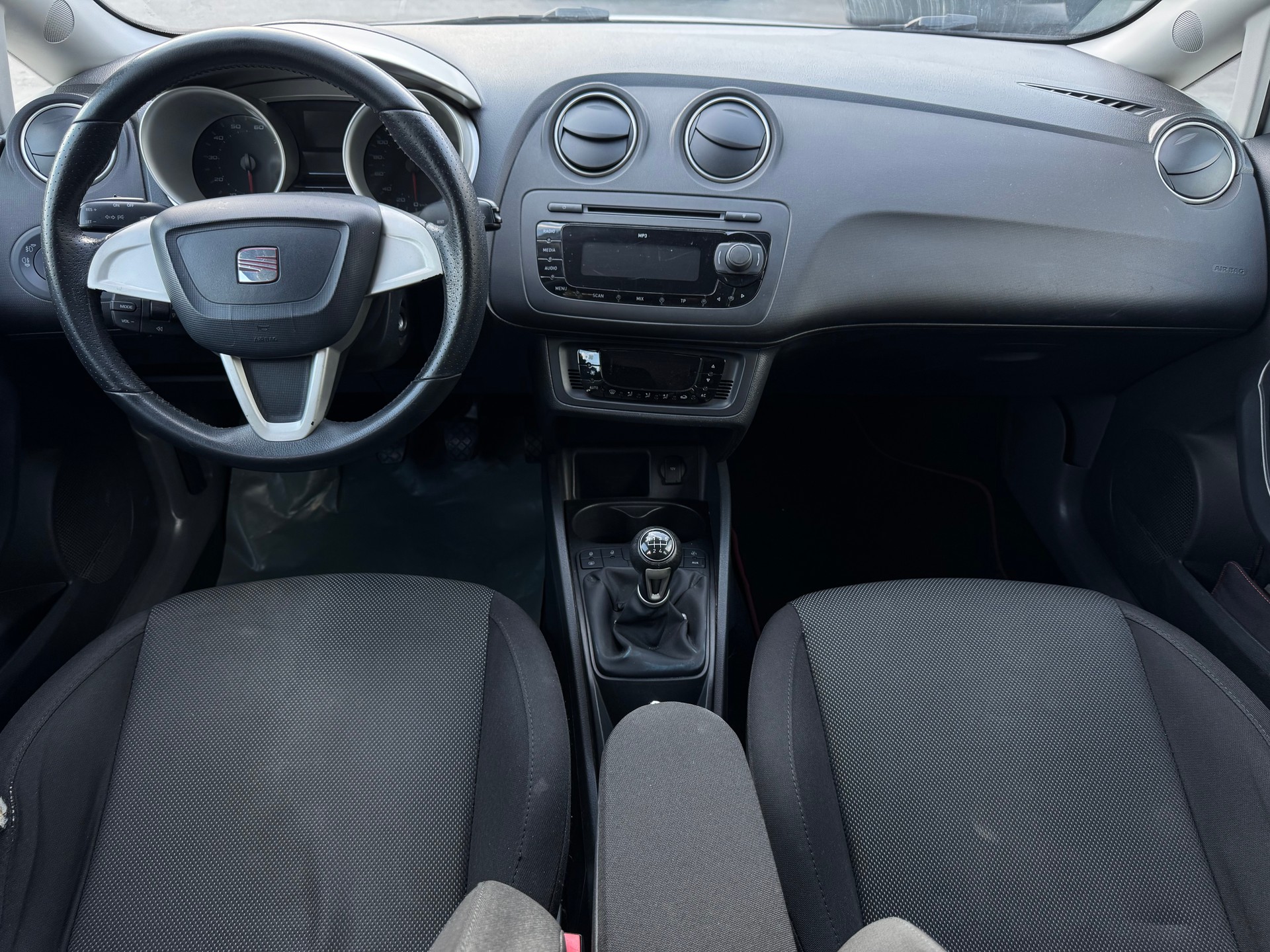 SEAT Ibiza 1.6 Style-image-11