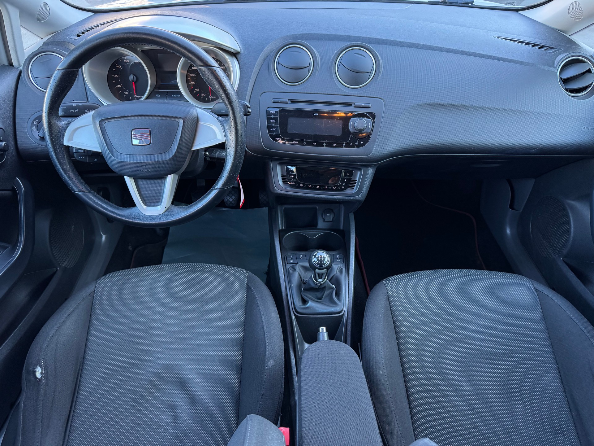SEAT Ibiza 1.6 Style-image-11