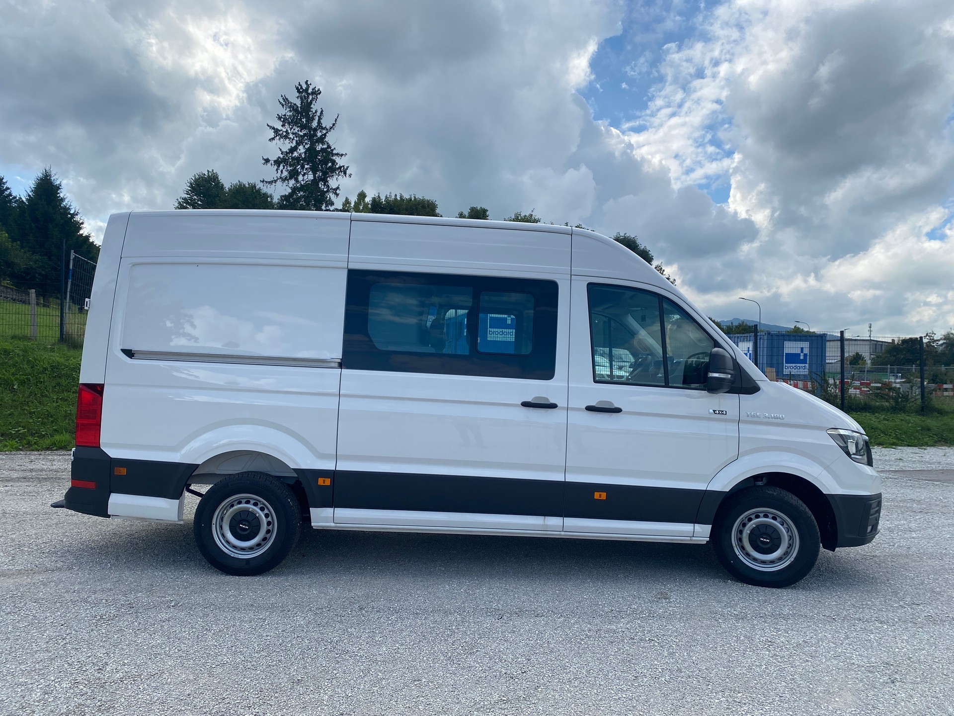 MAN TGE 3.180 4X4 L3 H3 7 places-image-4