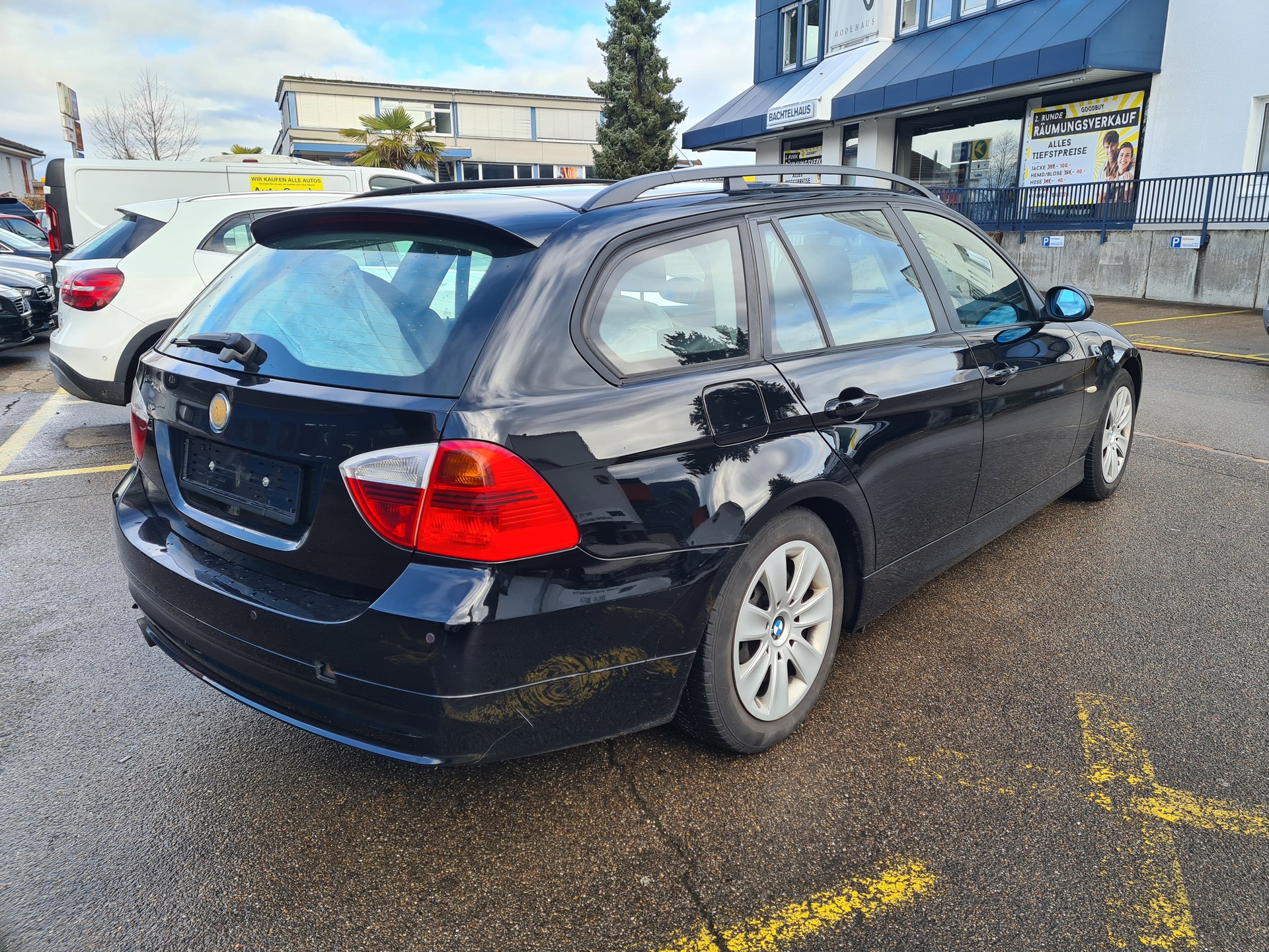 BMW 318i Touring Access-image-6
