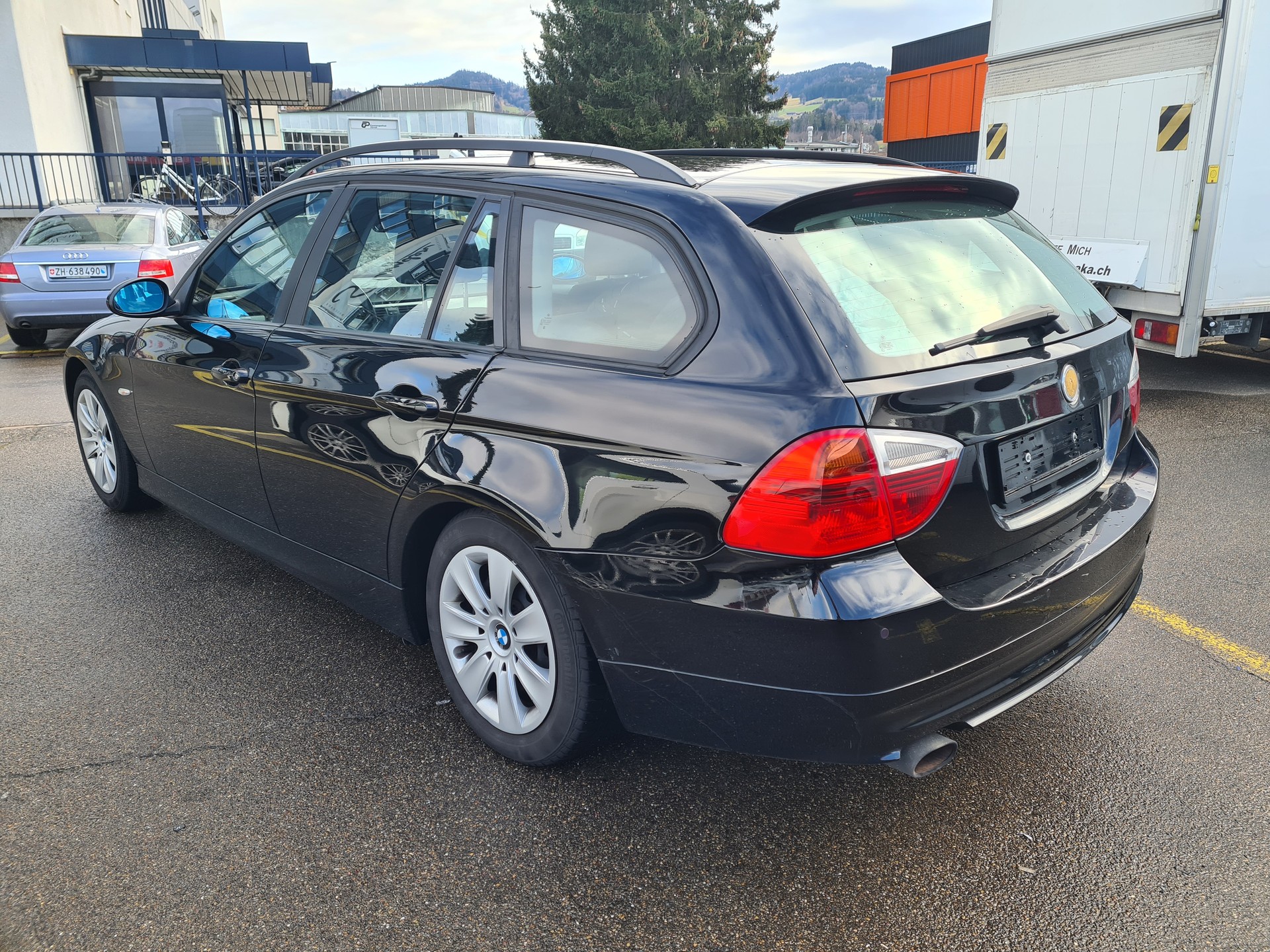 BMW 318i Touring Access-image-4