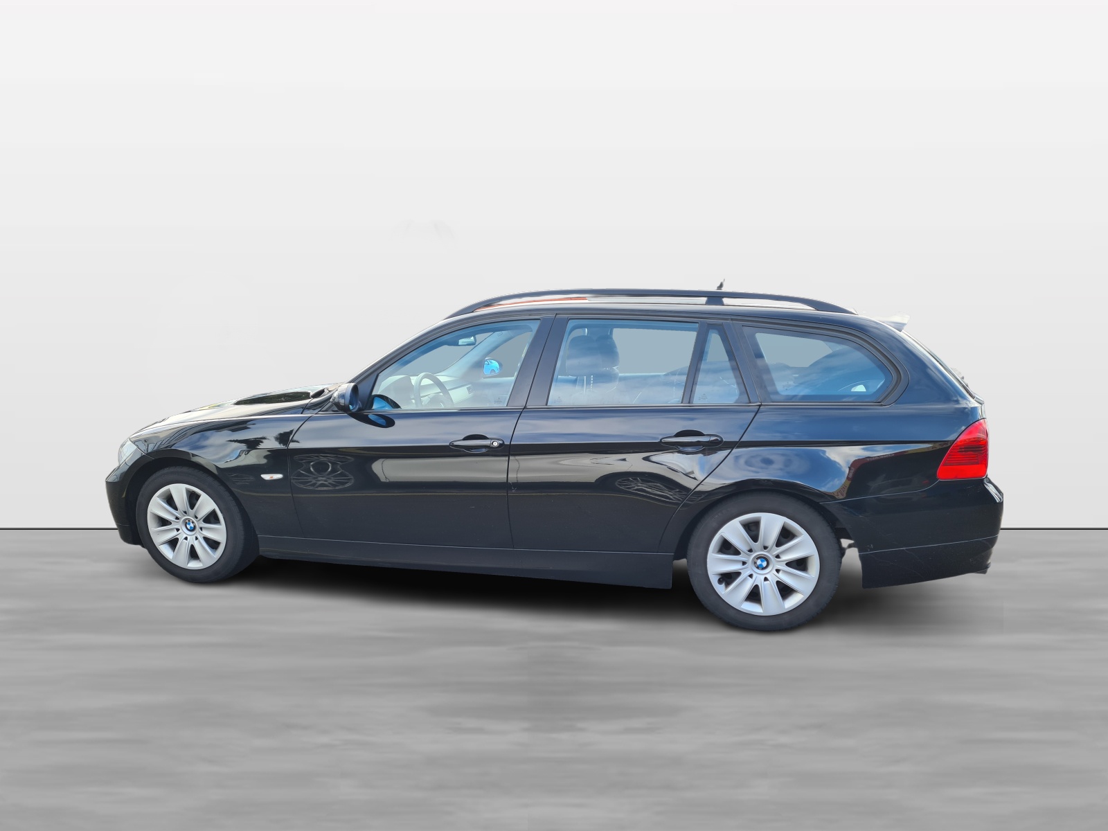 BMW 318i Touring Access-image-3