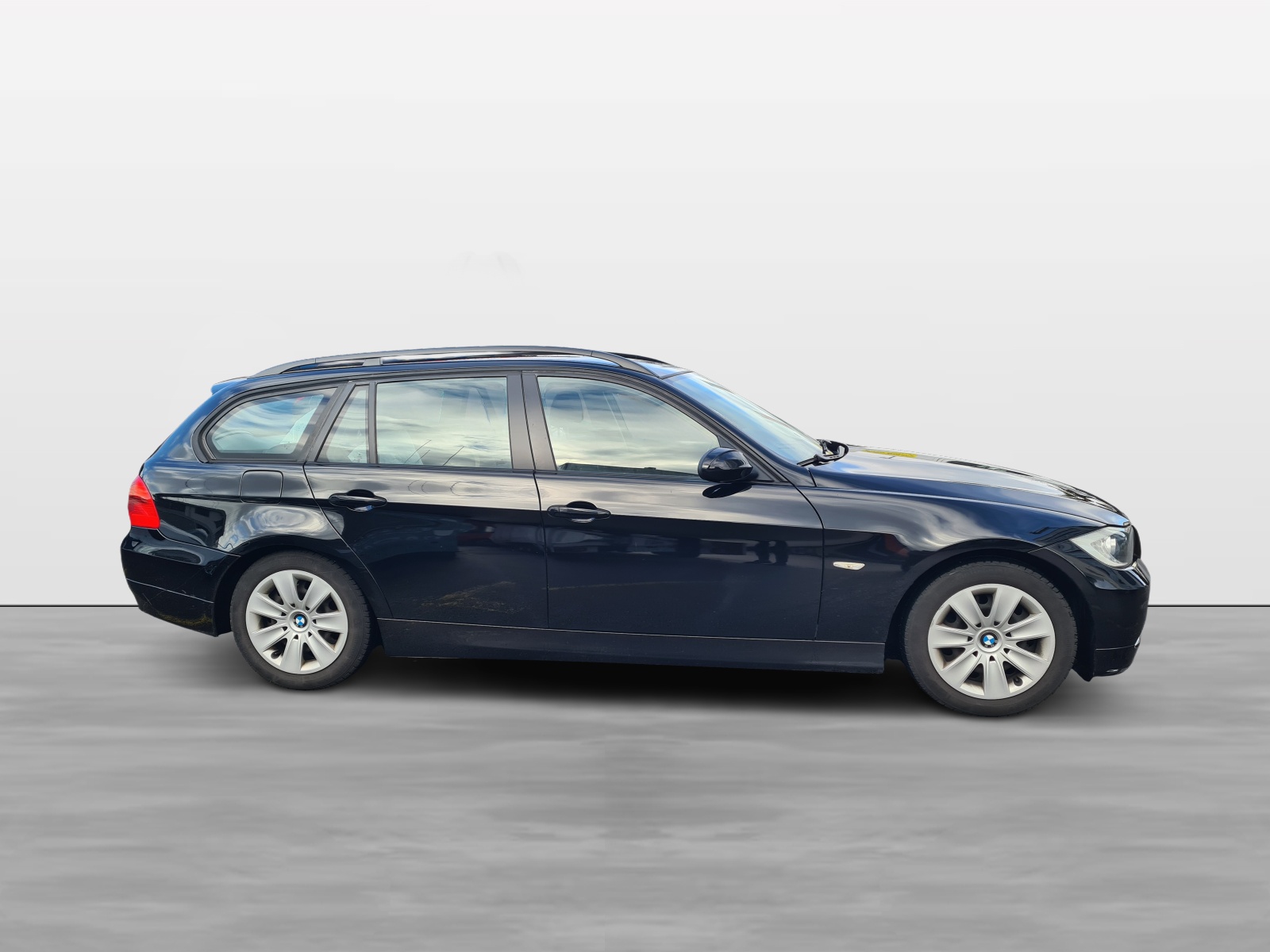 BMW 318i Touring Access-image-7