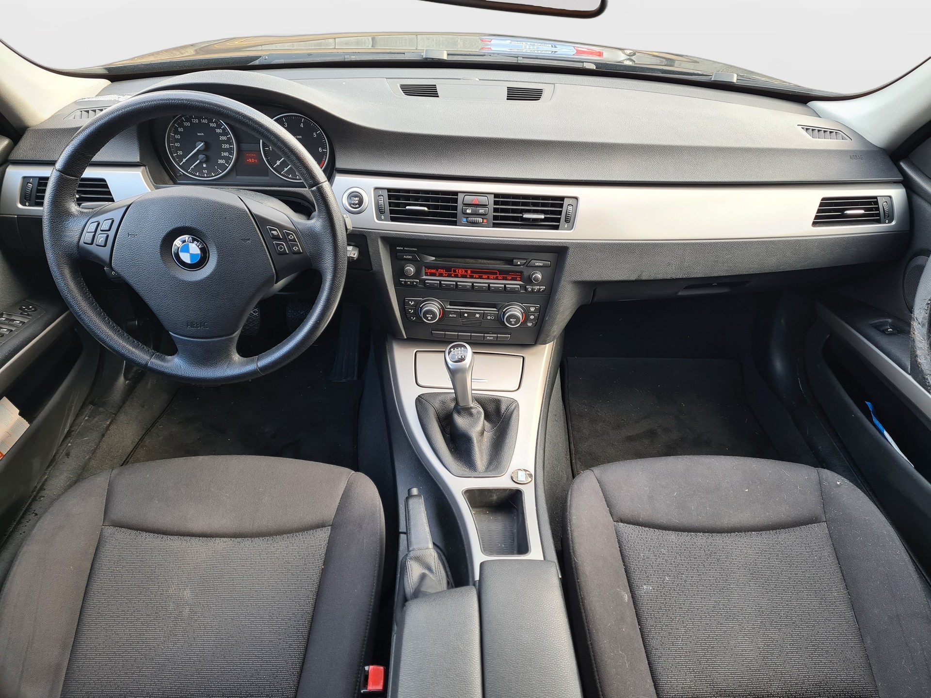 BMW 318i Touring Access-image-9