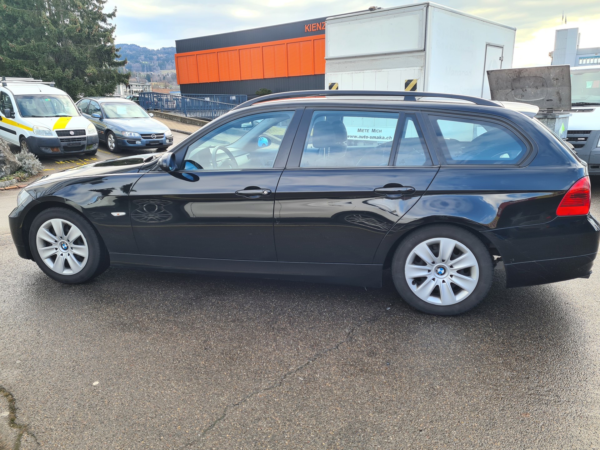 BMW 318i Touring Access-image-3
