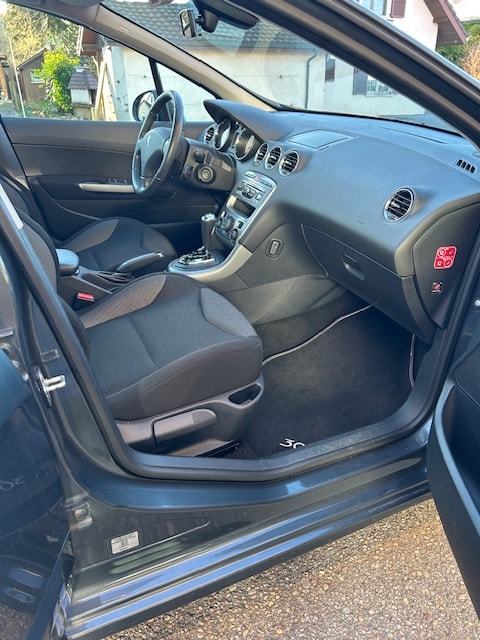 PEUGEOT 308 1.6 16V VTI Lion Edition Automatic-image-8