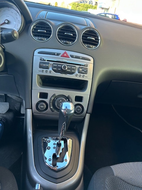 PEUGEOT 308 1.6 16V VTI Lion Edition Automatic-image-6