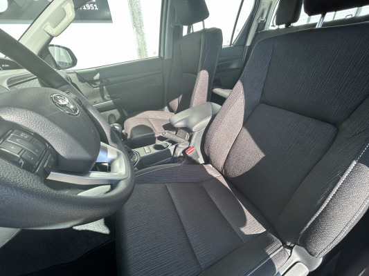 TOYOTA Hilux 2.8d Comf. DC 4x4-image-6