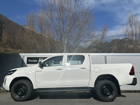 TOYOTA Hilux 2.8d Comf. DC 4x4-image-2