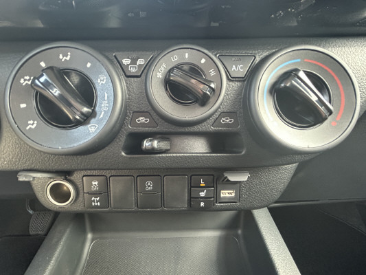 TOYOTA Hilux 2.8d Comf. DC 4x4-image-9