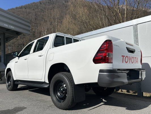 TOYOTA Hilux 2.8d Comf. DC 4x4-image-3