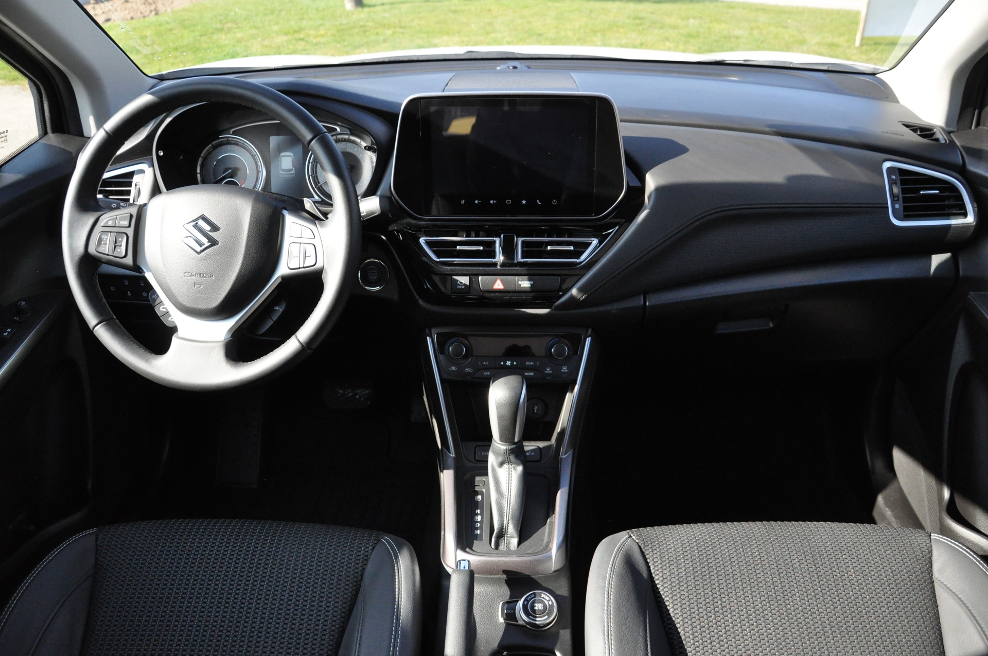 SUZUKI SX4 S-Cross 1.4 16V Compact Top Hybrid 4WD Automatic-image-8
