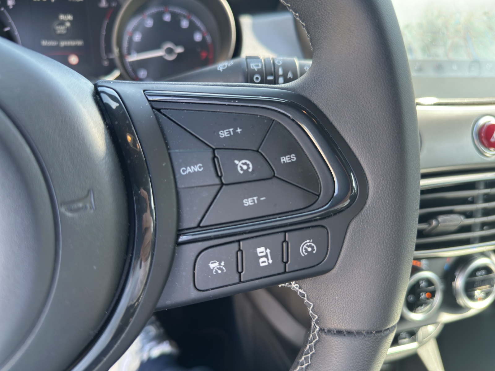 FIAT 500 X 1.3 GSE Sport-image-9