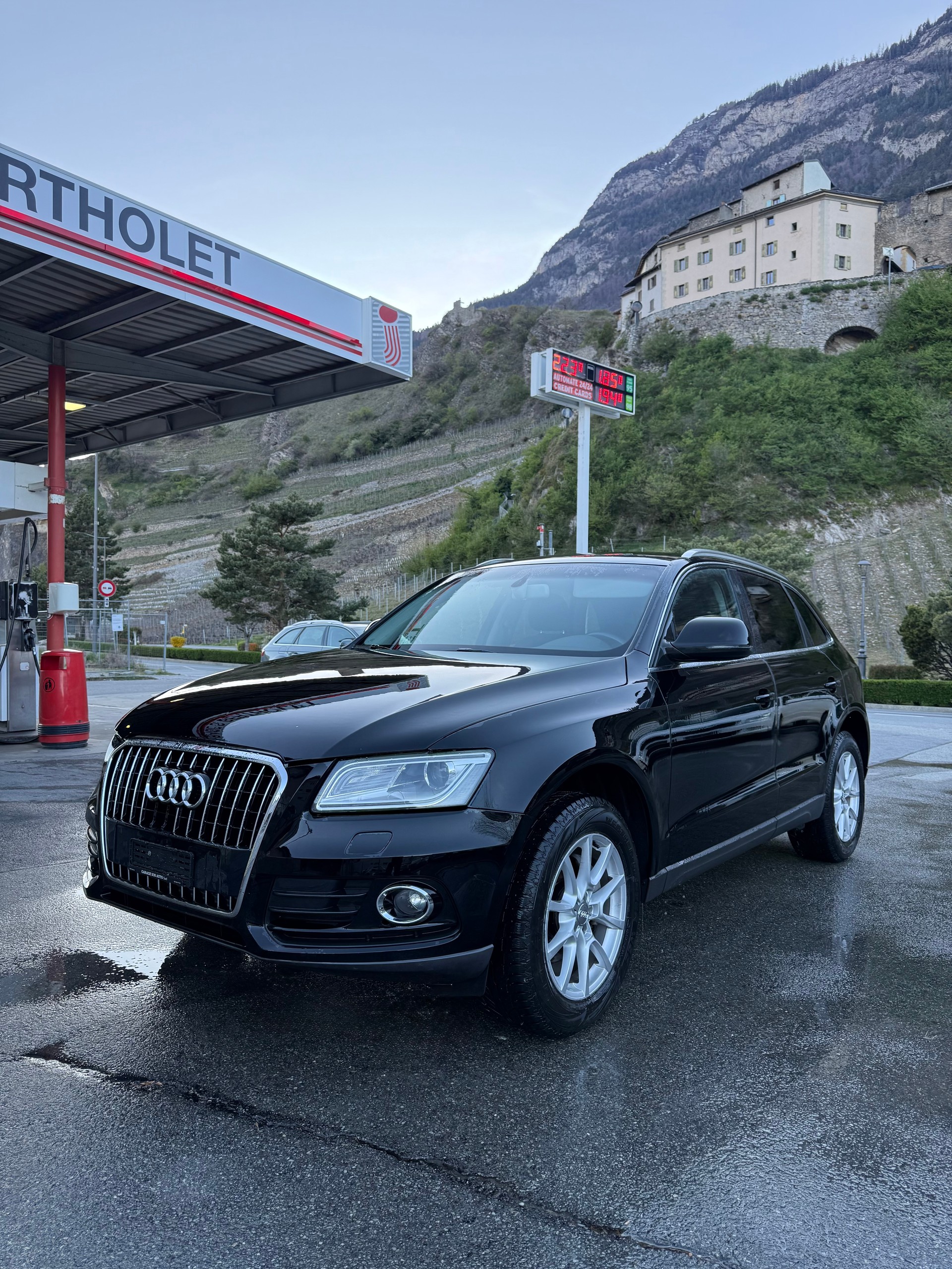 AUDI Q5 2.0 TDI quattro S-tronic-image-2