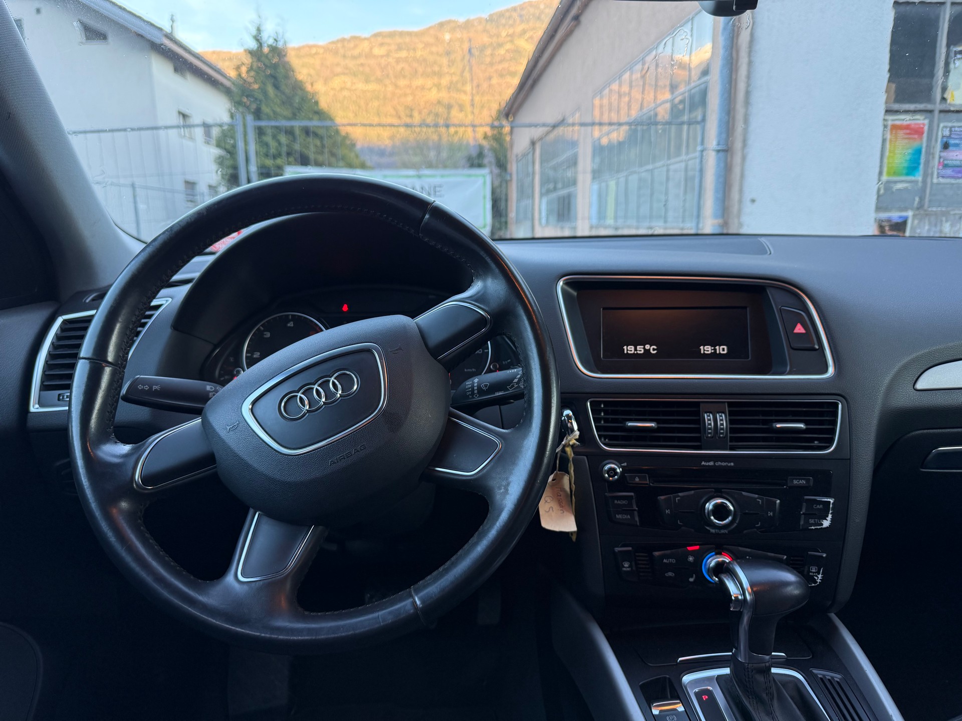 AUDI Q5 2.0 TDI quattro S-tronic-image-12