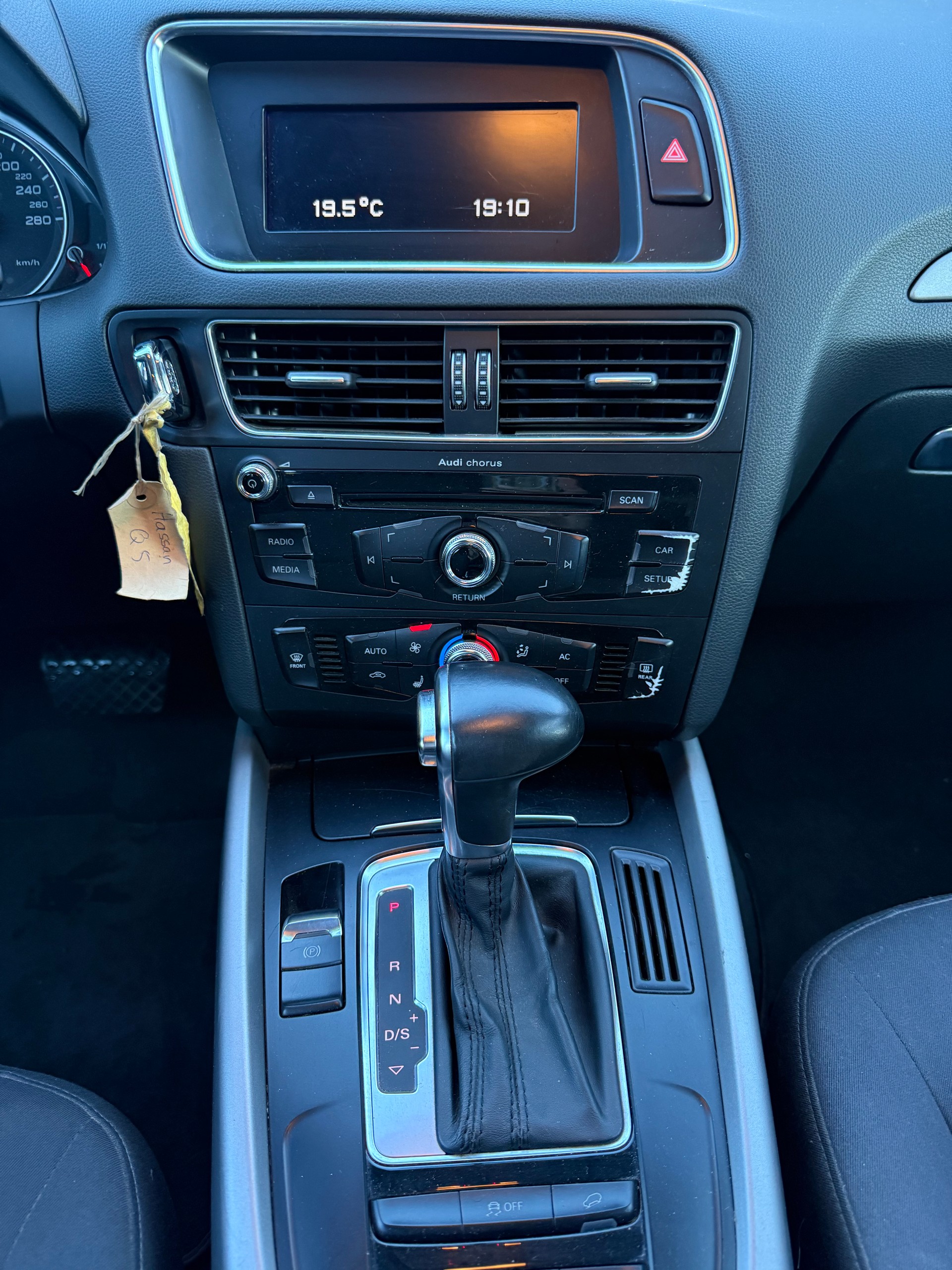 AUDI Q5 2.0 TDI quattro S-tronic-image-10