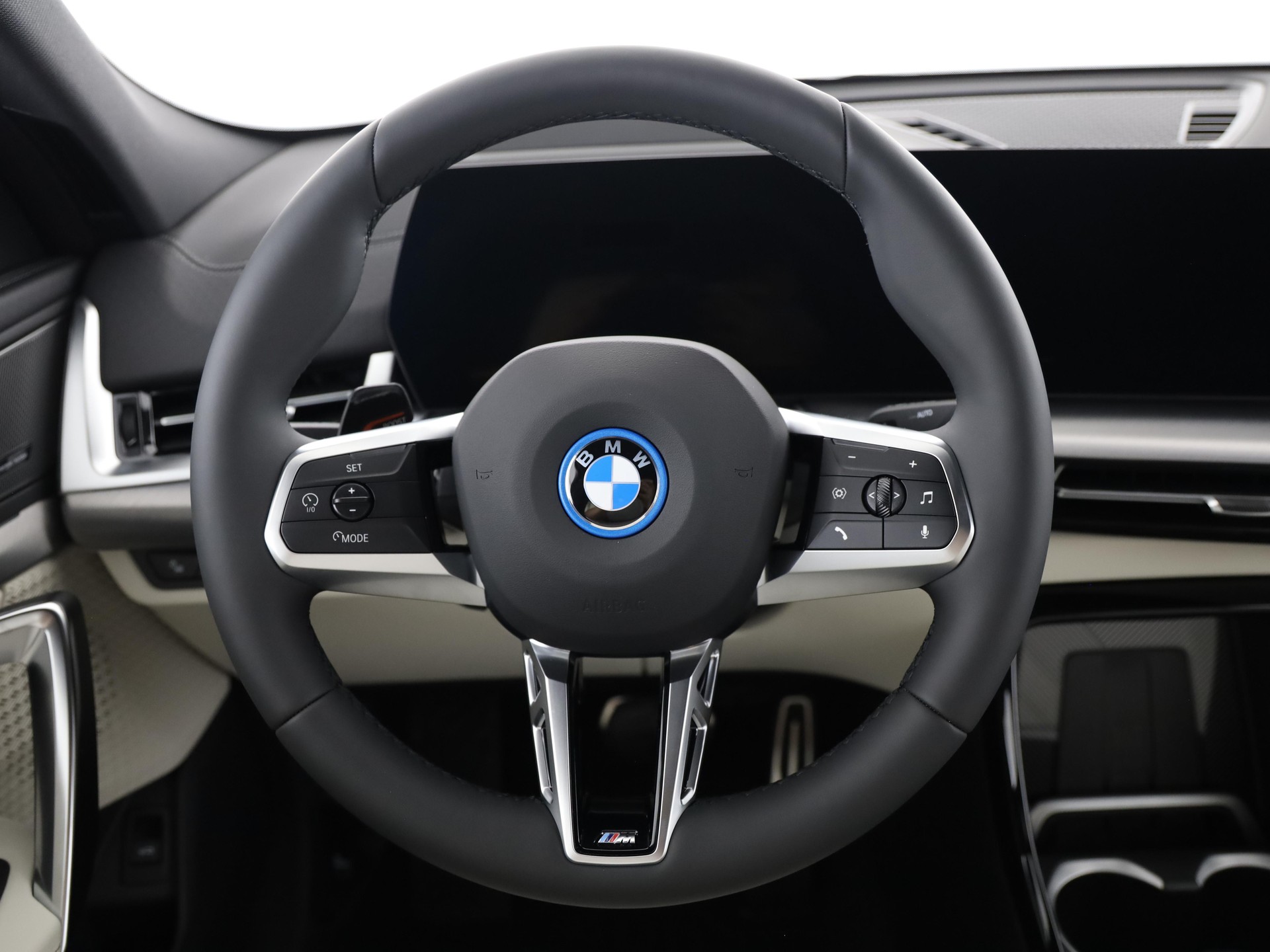 BMW iX2 30 xDrive-image-17