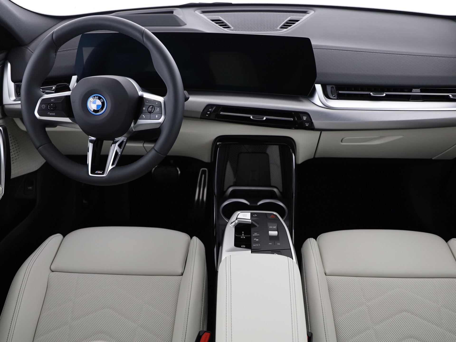 BMW iX2 30 xDrive-image-15