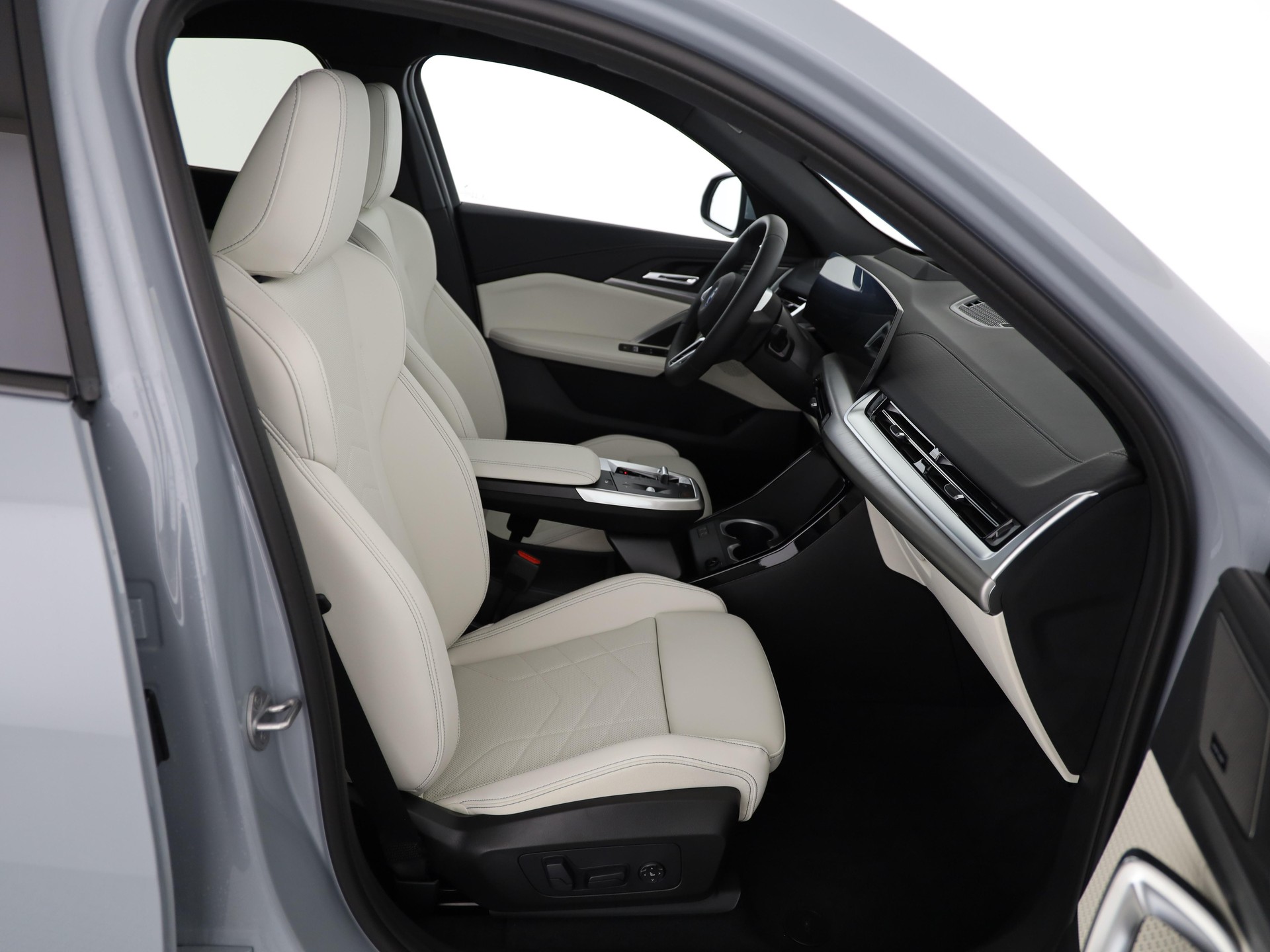 BMW iX2 30 xDrive-image-13