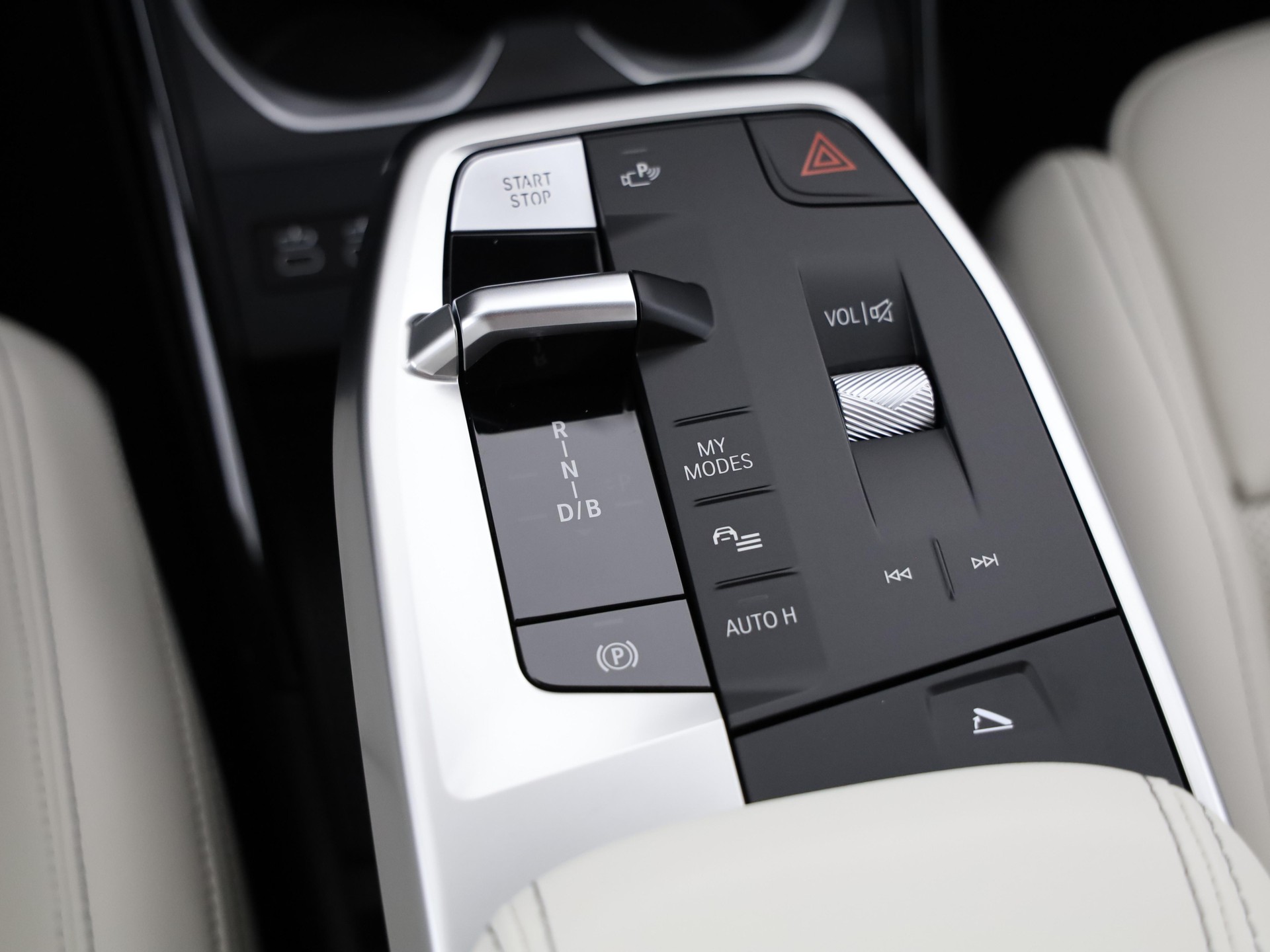 BMW iX2 30 xDrive-image-16