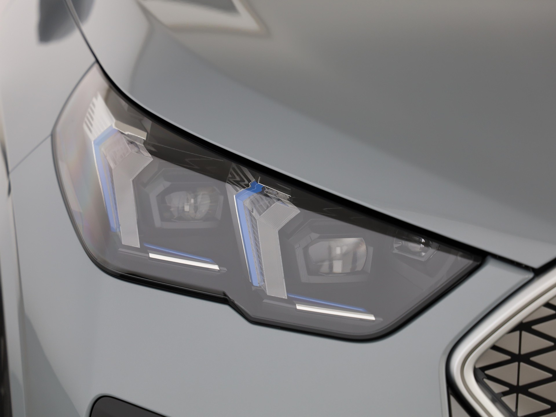 BMW iX2 30 xDrive-image-5