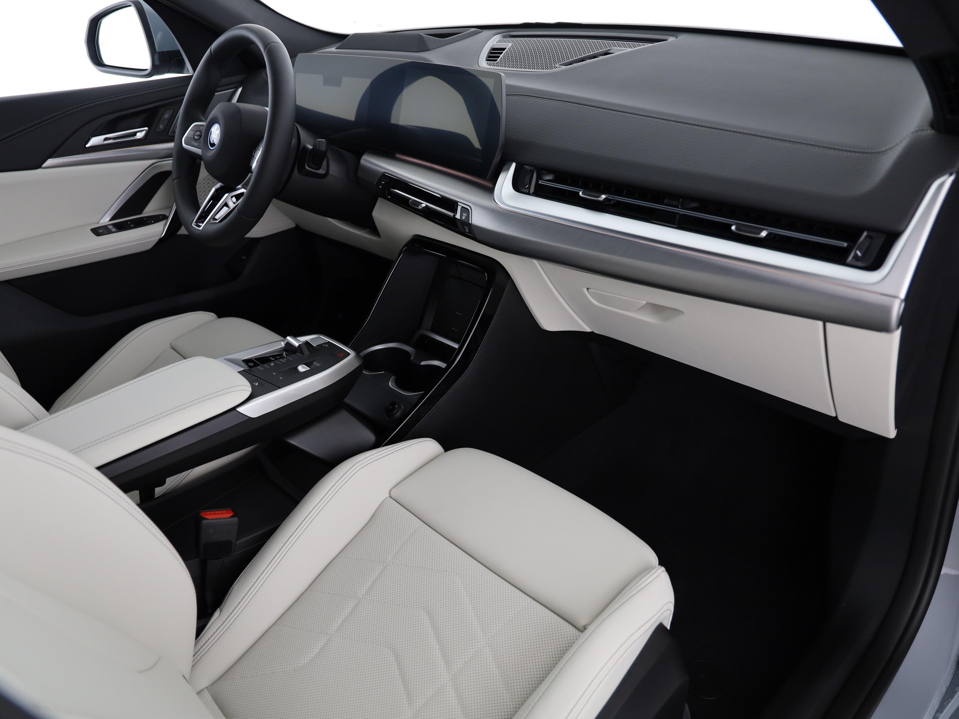 BMW iX2 30 xDrive-image-12