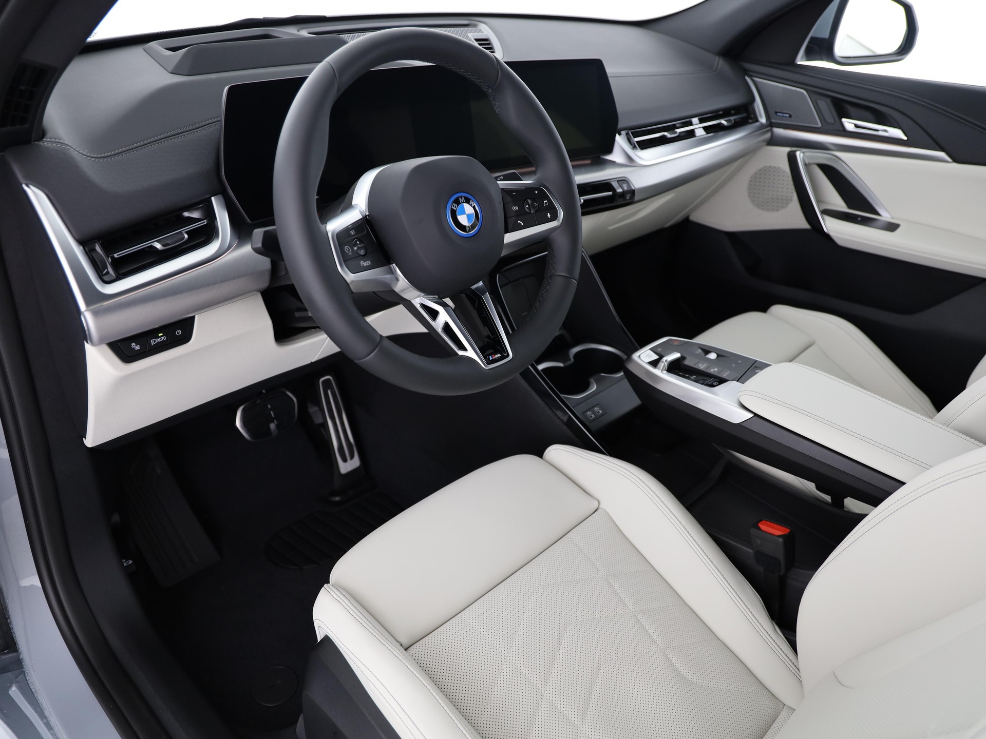 BMW iX2 30 xDrive-image-11