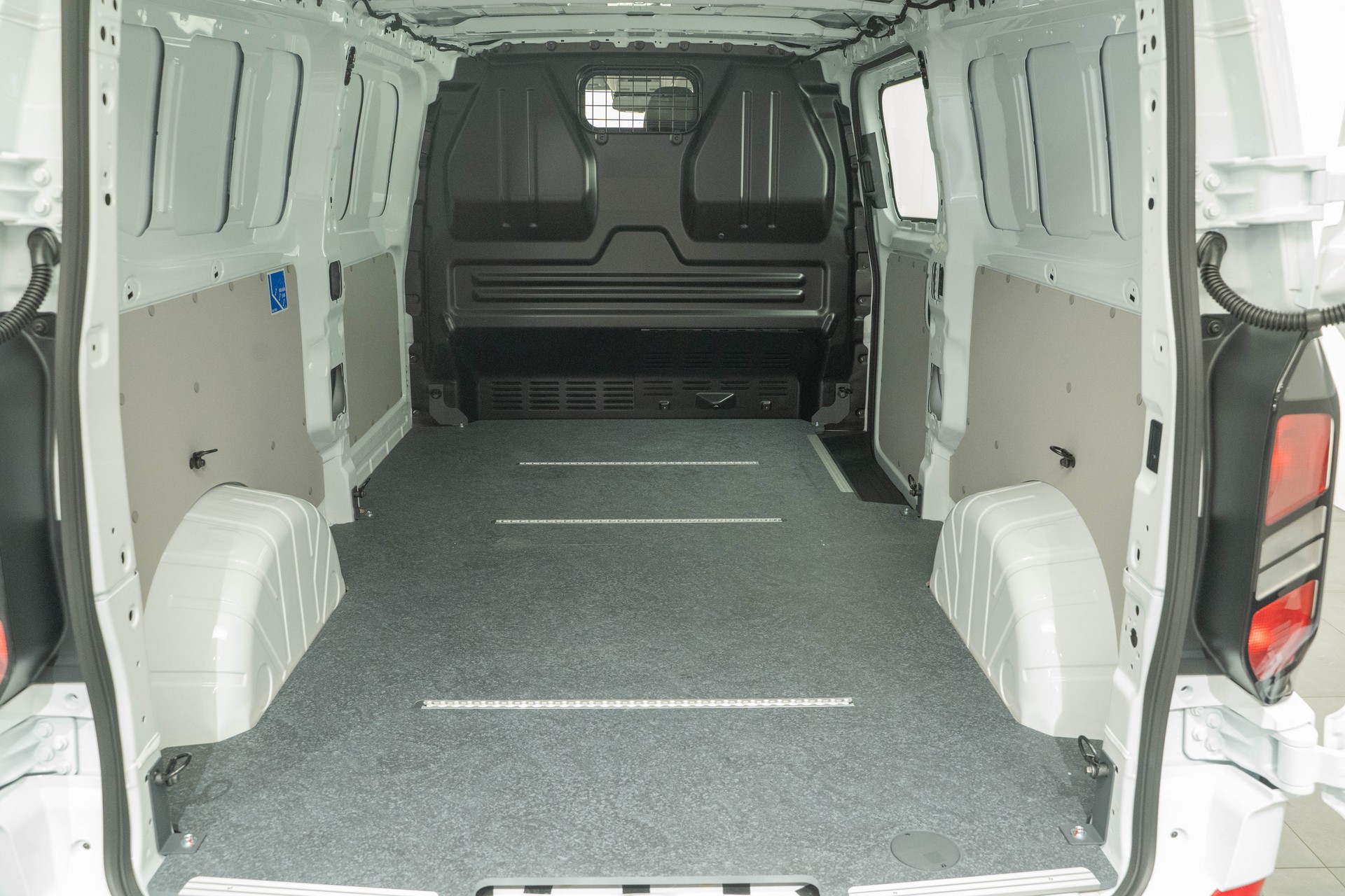 FORD Transit C Van 320 L2 2.0 EcoBlue 136 Trend-image-4