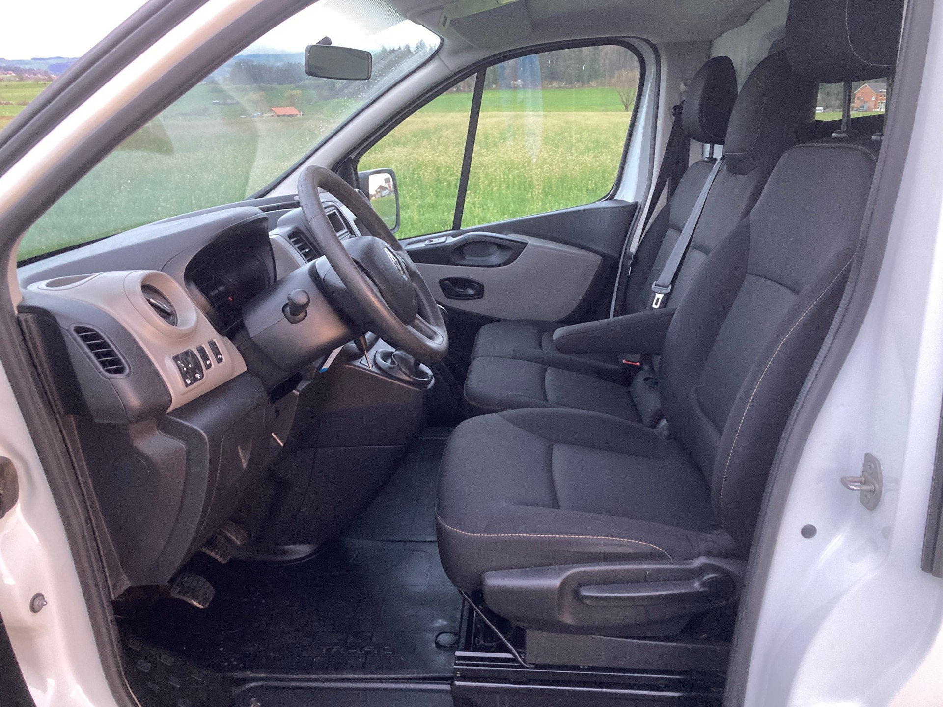 RENAULT Trafic 1.6 ENERGY TwinT. dCi125 2.9t Busin. L1H1 **Klima**Nutzlast 1'160 KG**-image-5