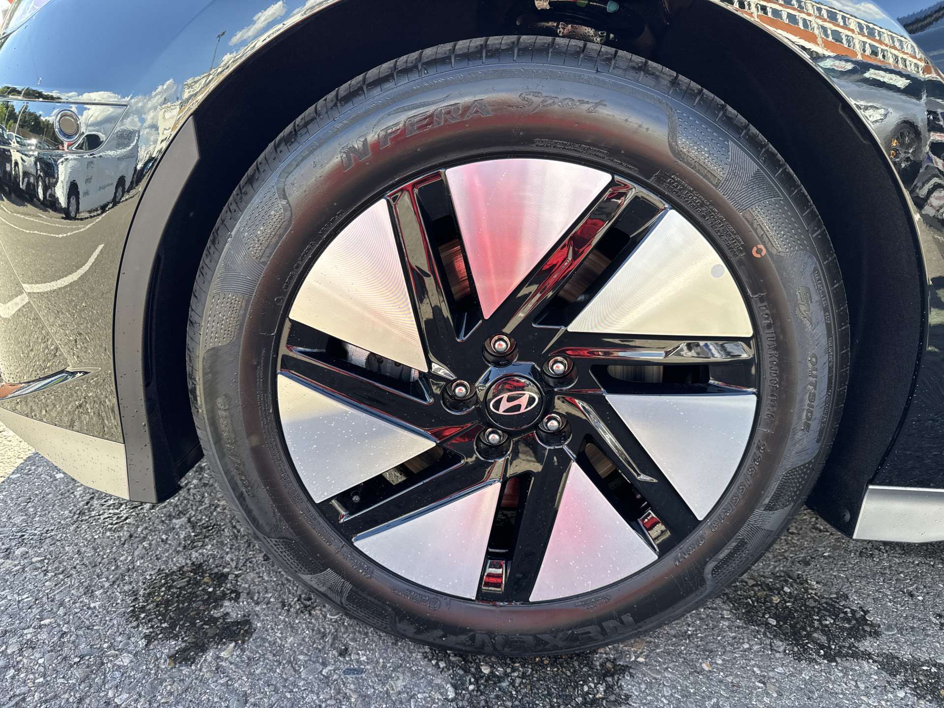 HYUNDAI Ioniq 6 77kWh Plus Line 325PS 4WD Automat-image-8