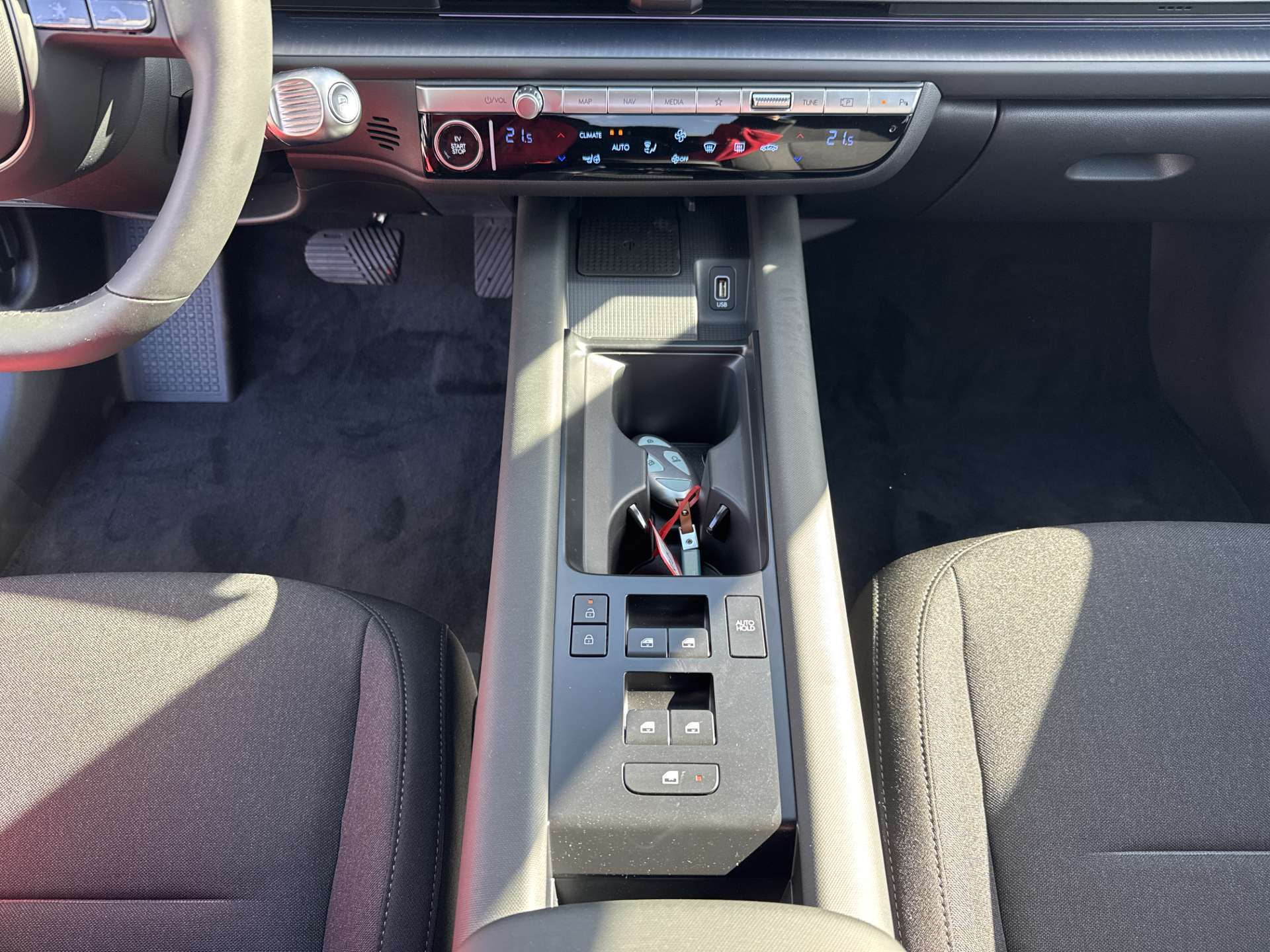 HYUNDAI Ioniq 6 77kWh Plus Line 325PS 4WD Automat-image-11