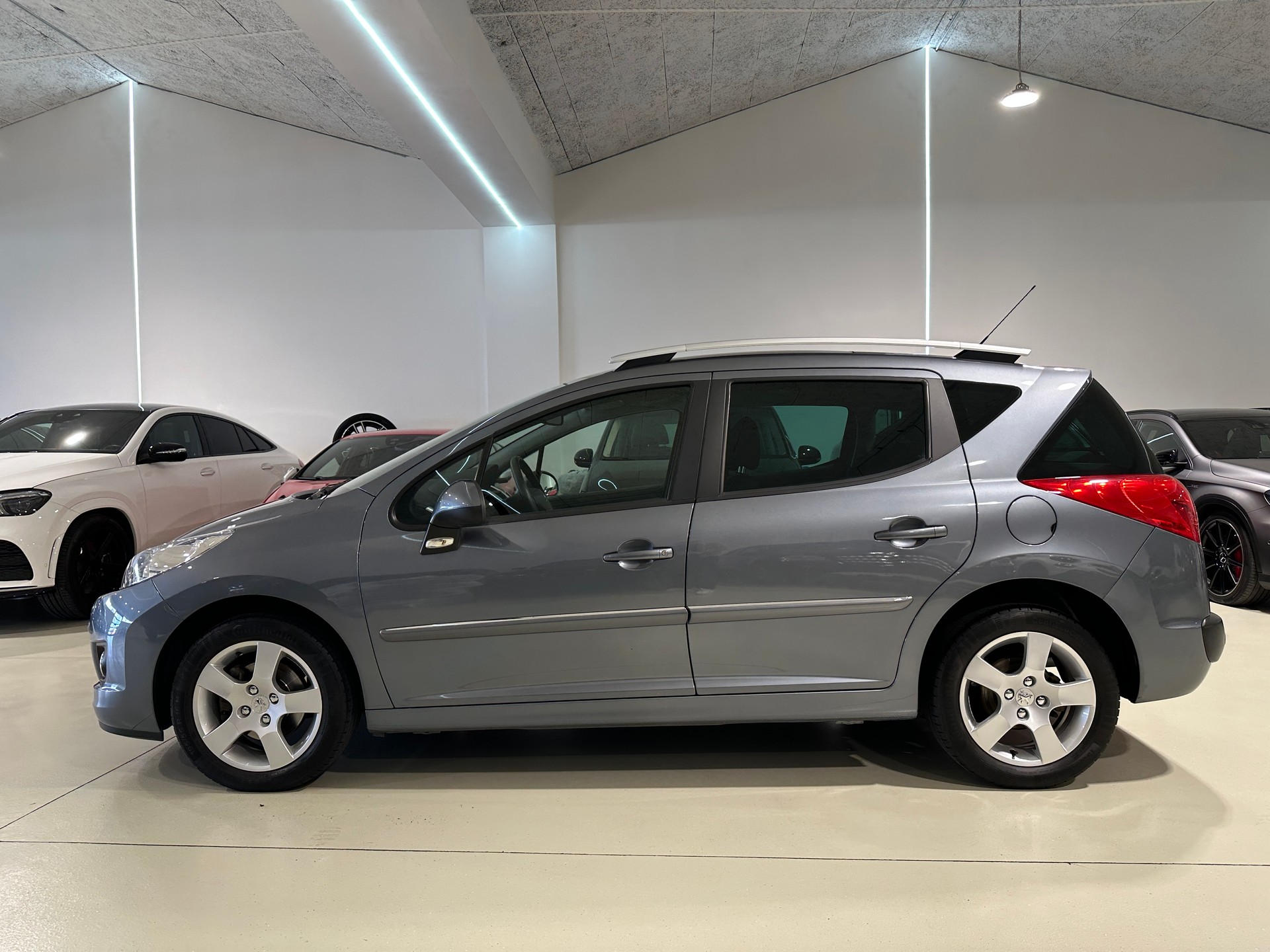 PEUGEOT 207 SW 1.6 16V Trendy Clim-image-3
