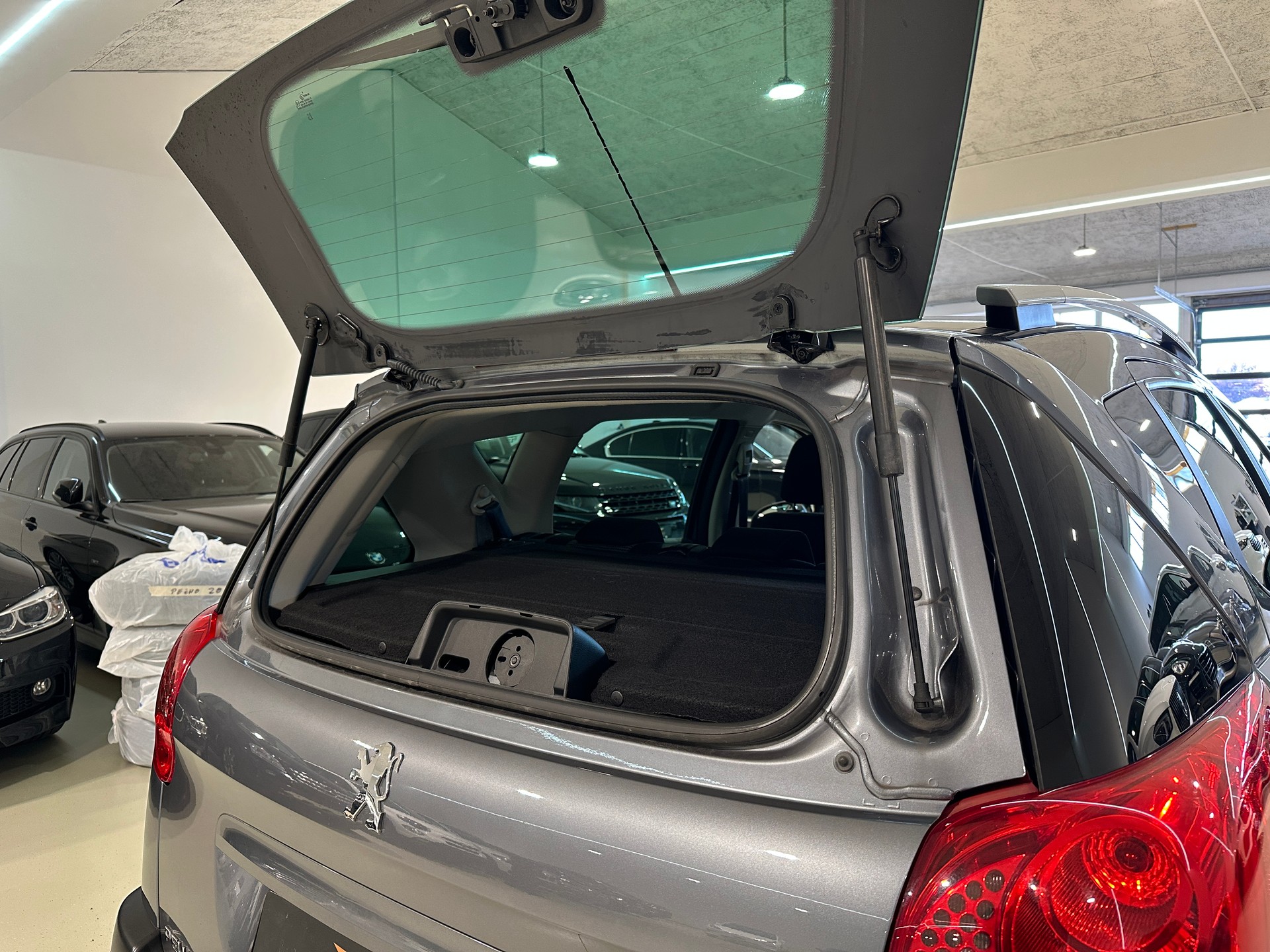 PEUGEOT 207 SW 1.6 16V Trendy Clim-image-6