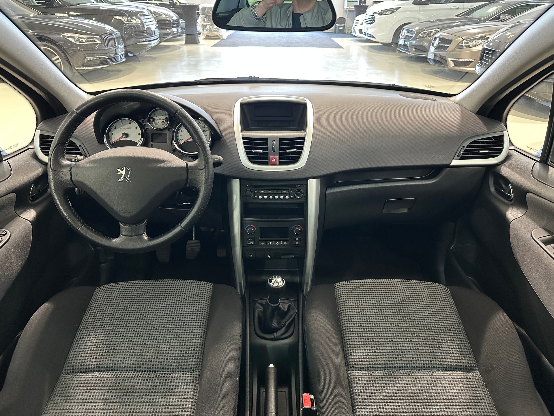 PEUGEOT 207 SW 1.6 16V Trendy Clim-image-13