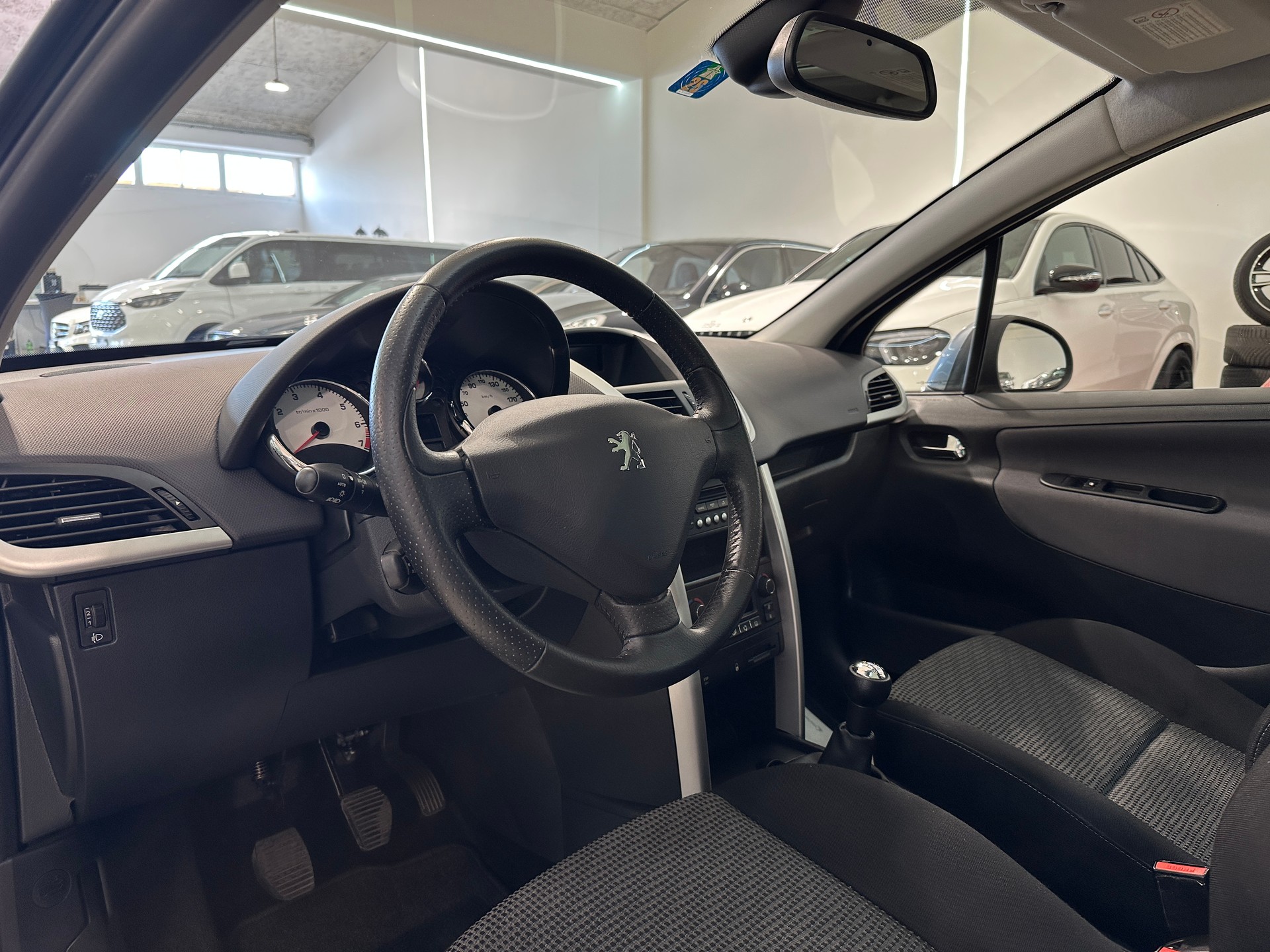 PEUGEOT 207 SW 1.6 16V Trendy Clim-image-1