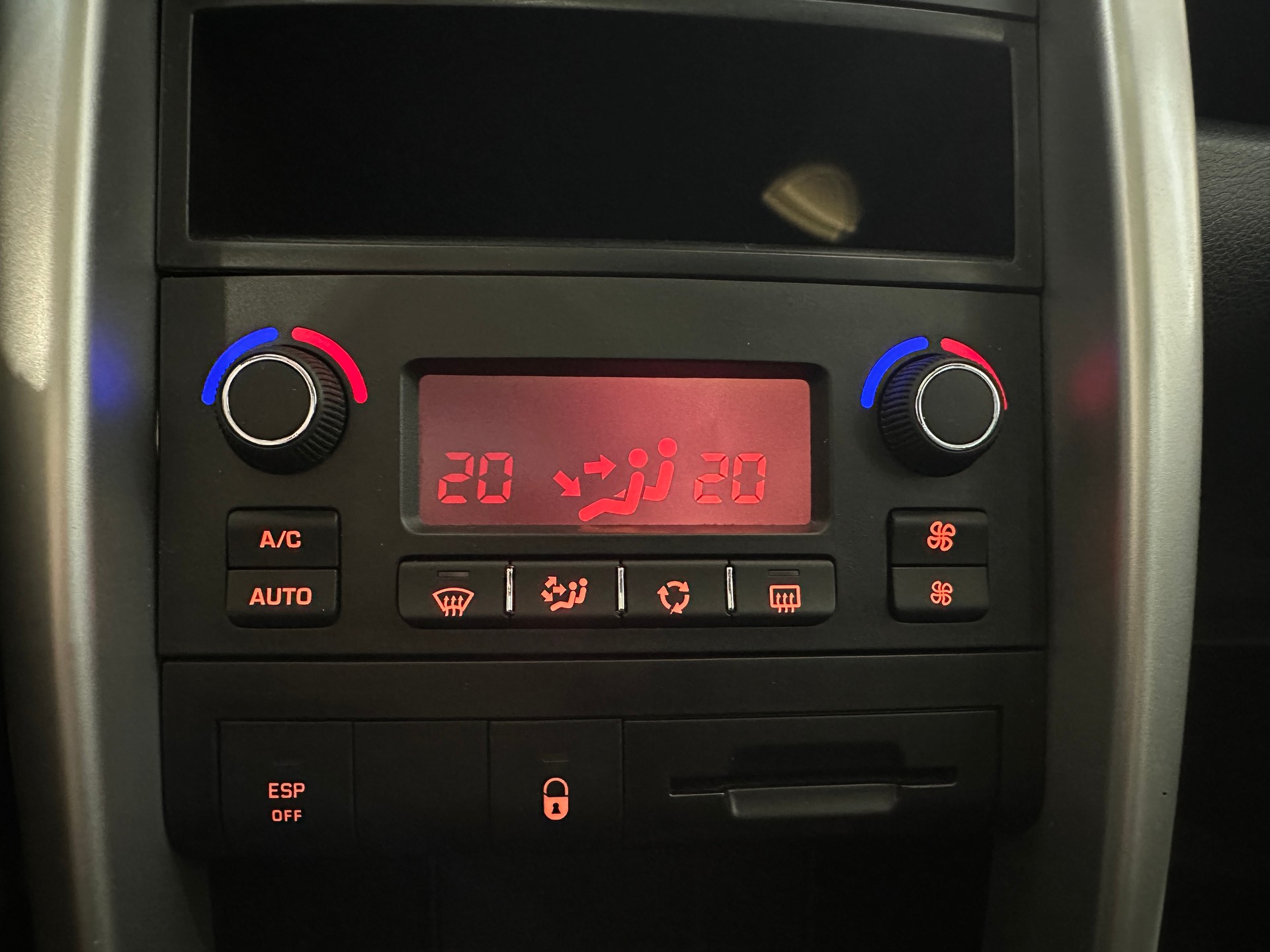 PEUGEOT 207 SW 1.6 16V Trendy Clim-image-17