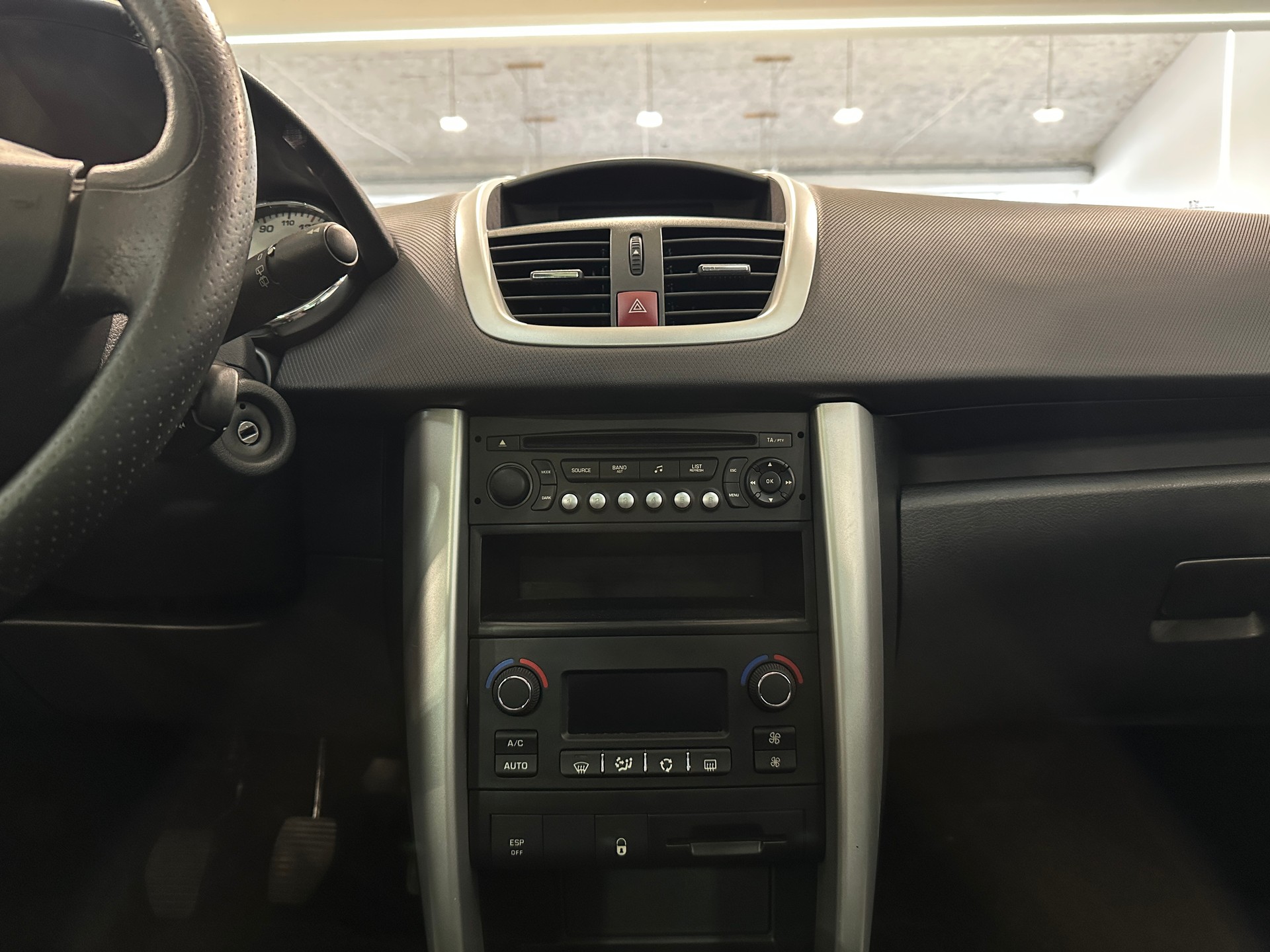 PEUGEOT 207 SW 1.6 16V Trendy Clim-image-15