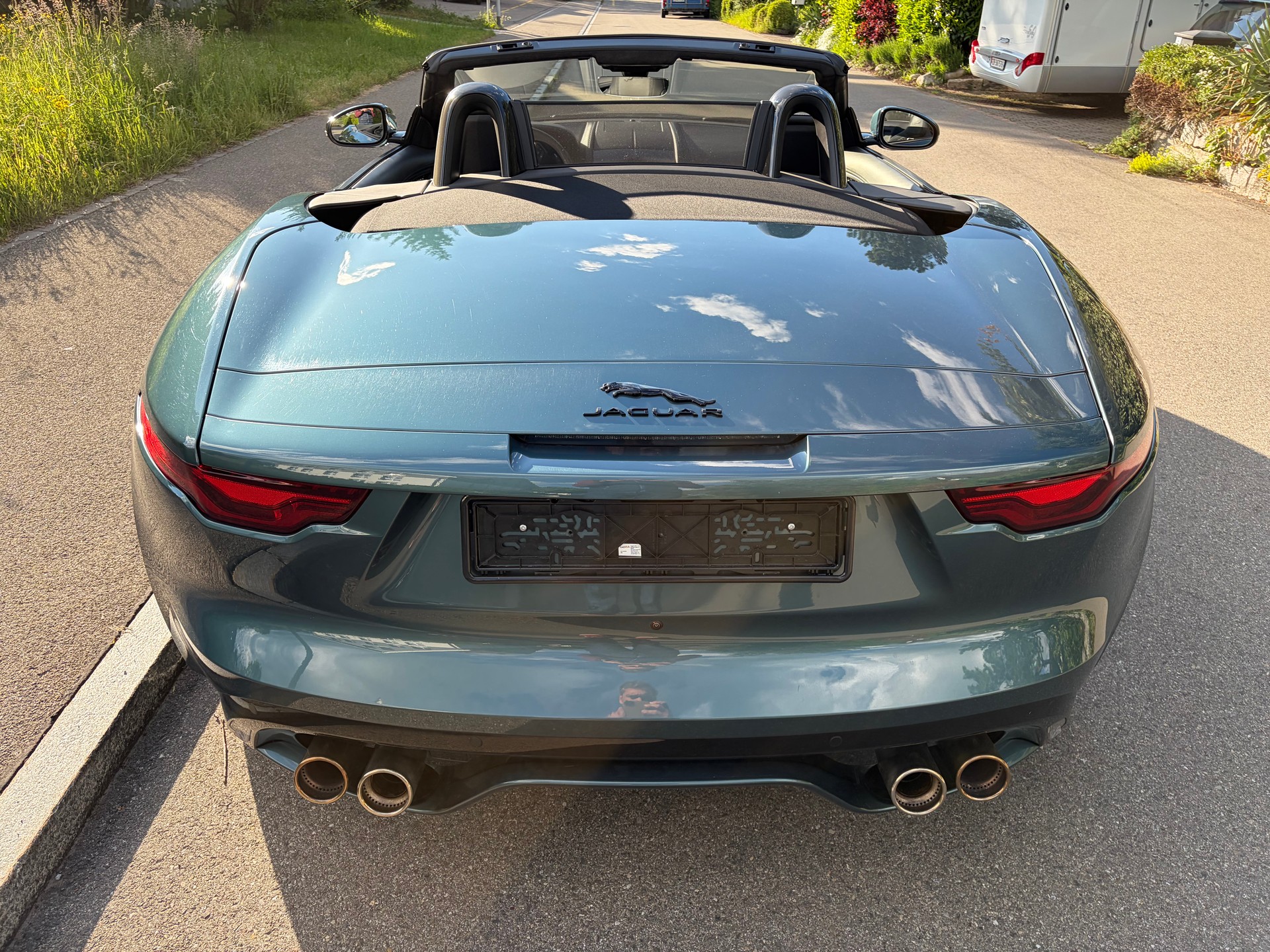 JAGUAR F-Type 5.0 V8 R-Dynamic 75 AWD-image-2