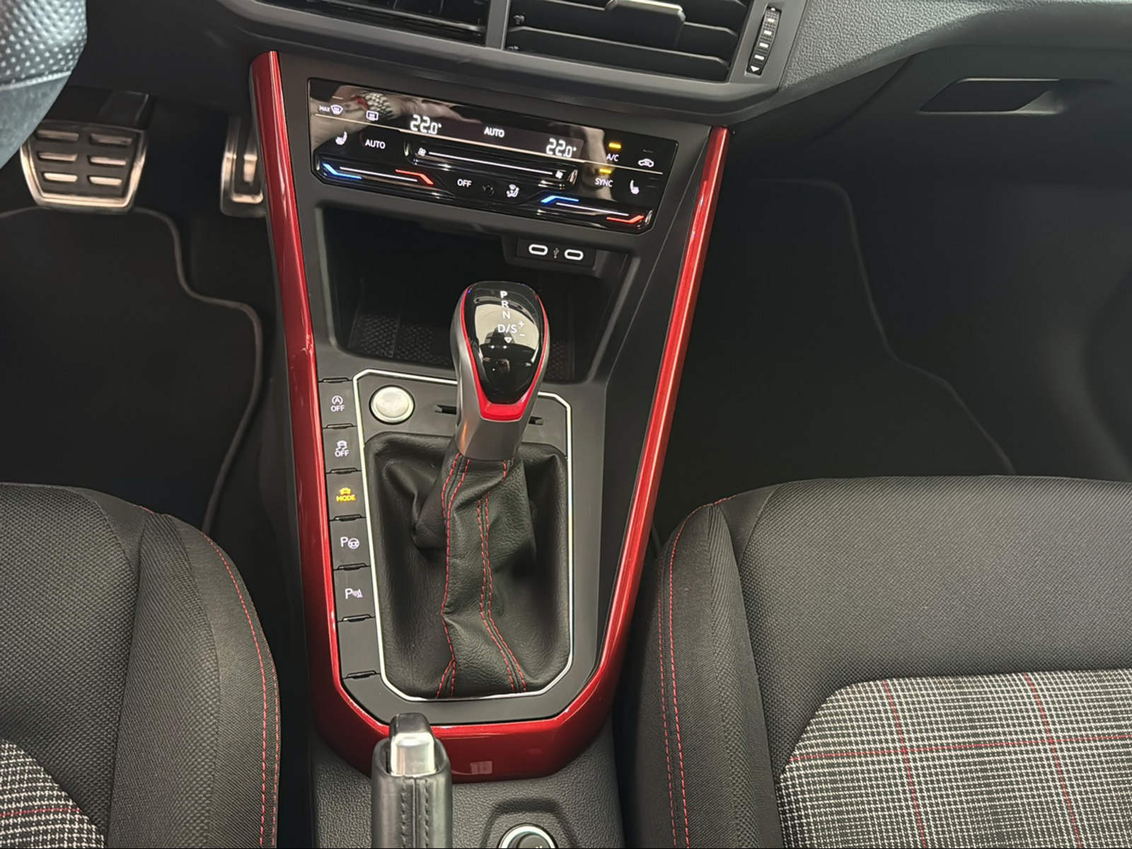 VW Polo 2.0 TSI GTI DSG-image-18